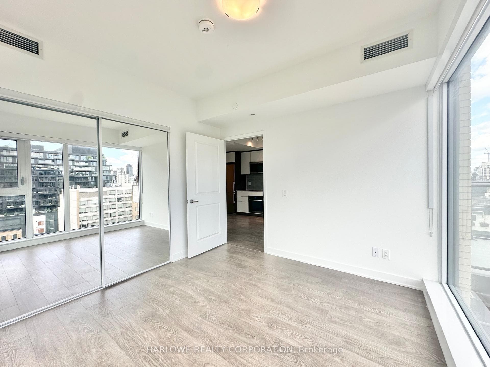 543 Richmond Street Unit 1012 photo 12