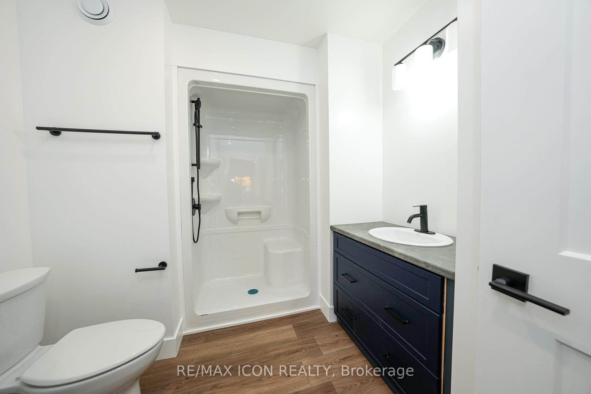 218 Ardross Street Unit 2 photo 9