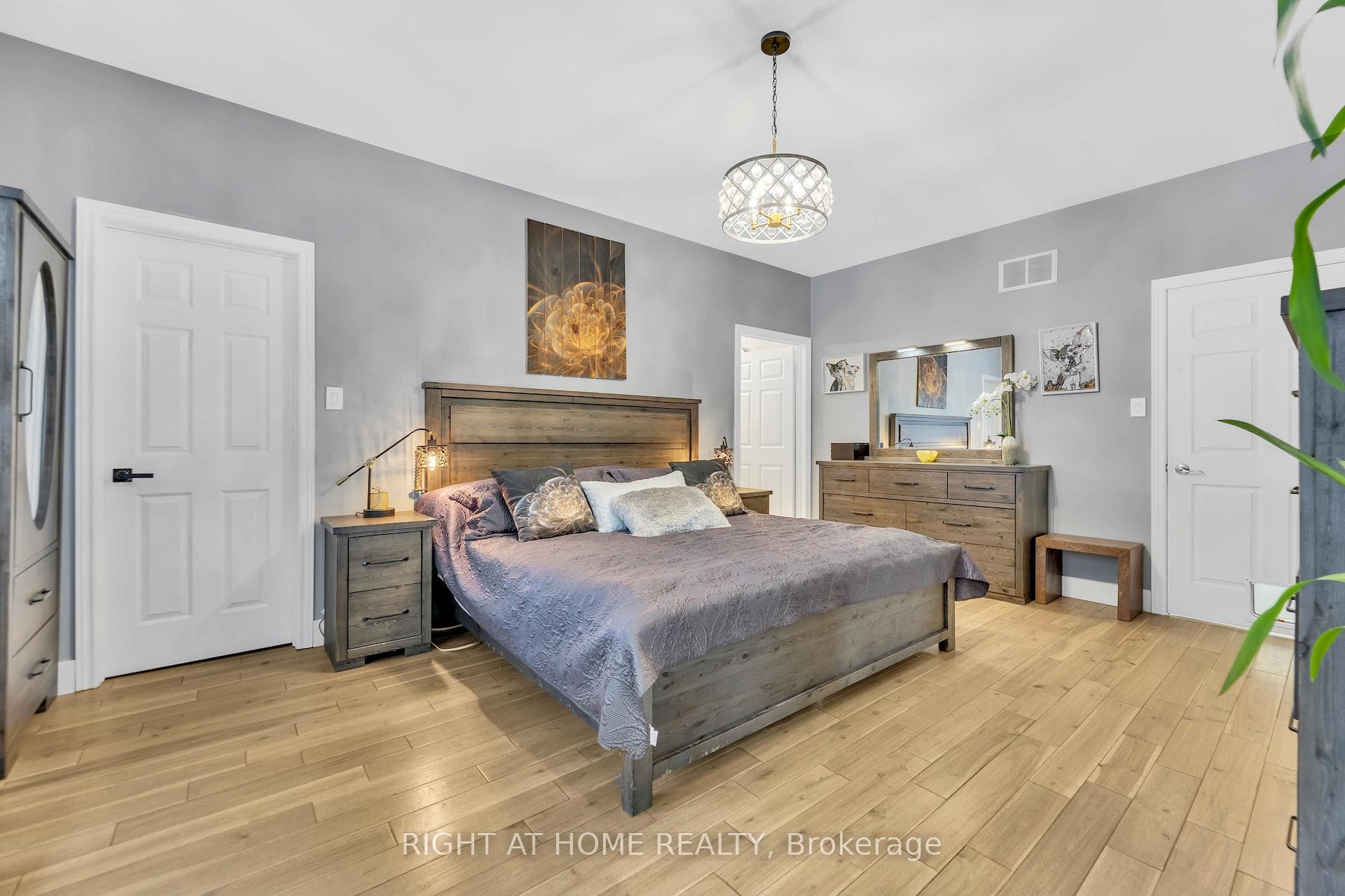 600 Henderson Drive photo 19