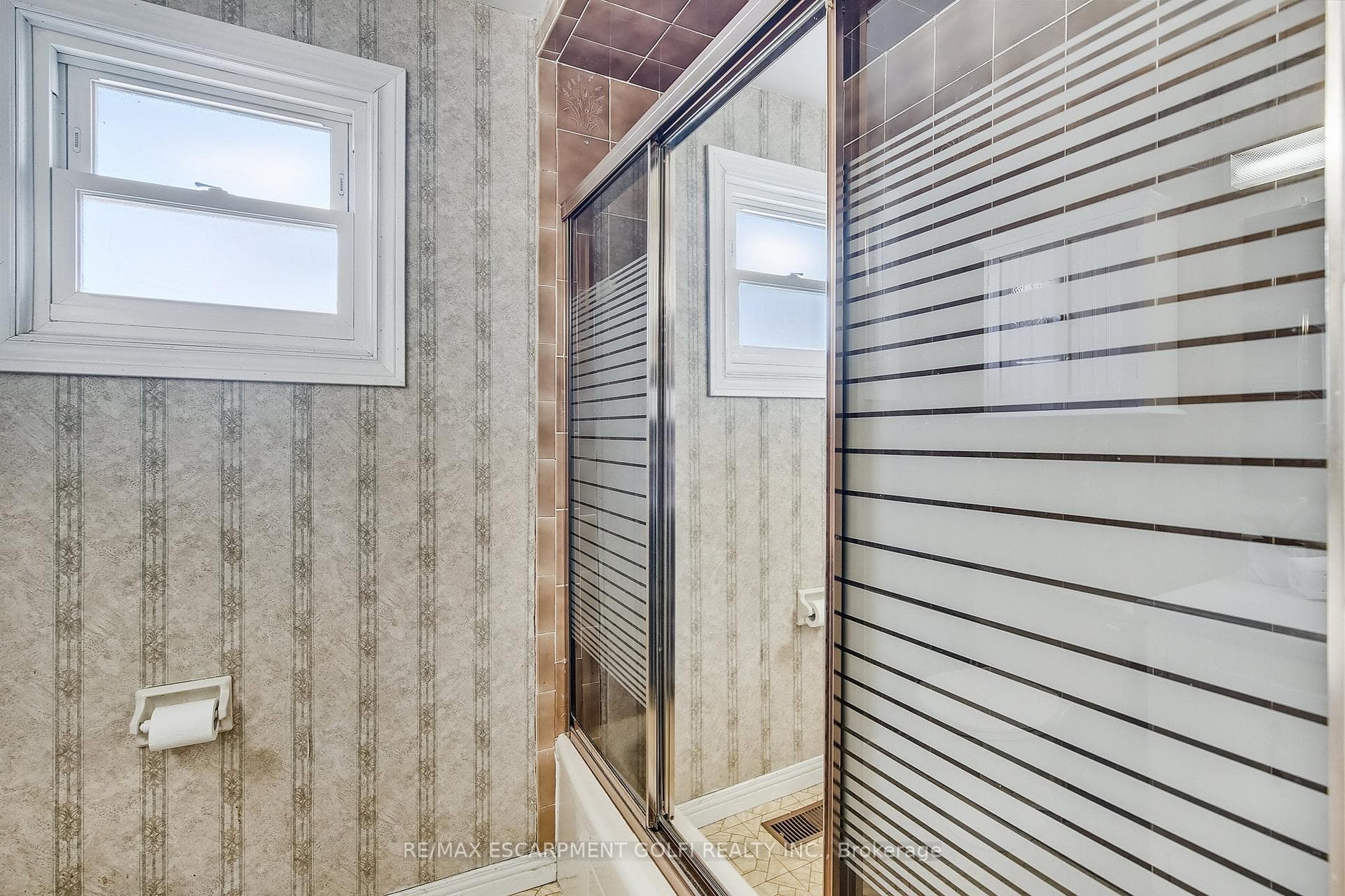 9 Valanna Court photo 22
