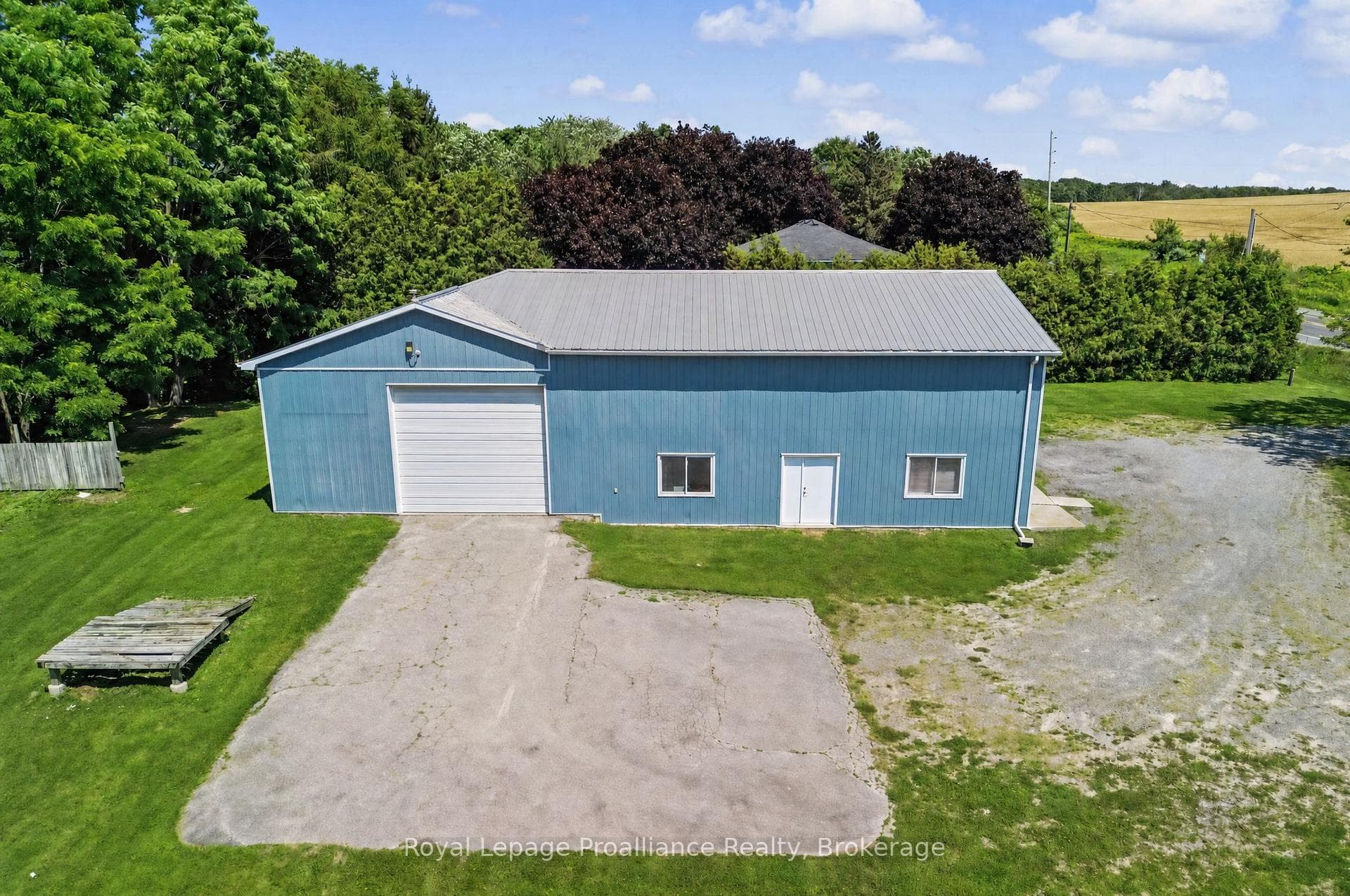 4400 sqft Building on 1-Acre Lot