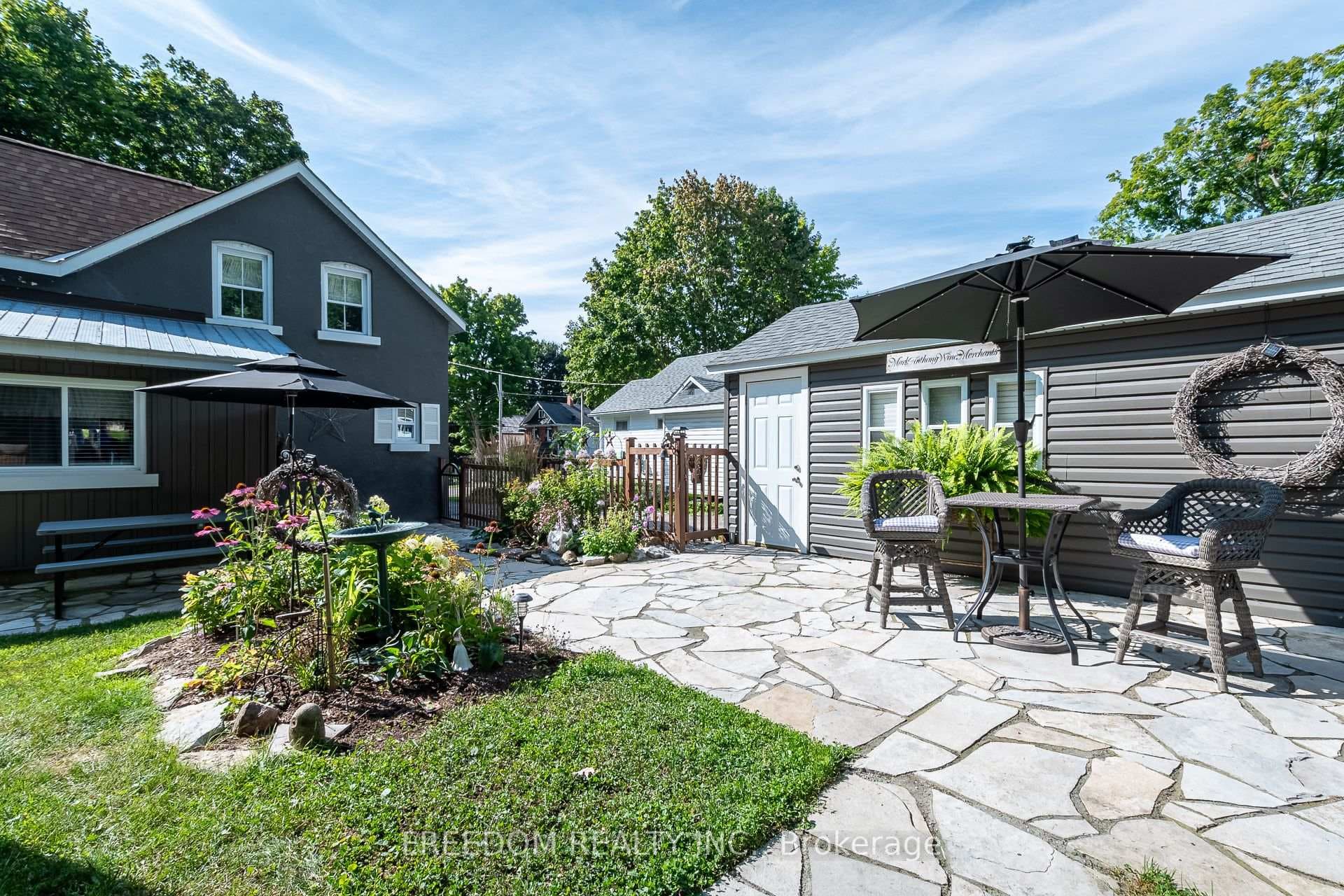 250 Harvey Street photo 4