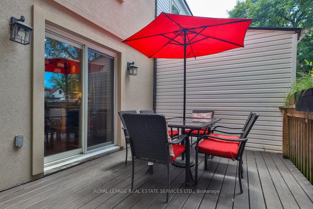 124 Coxwell Avenue photo 31
