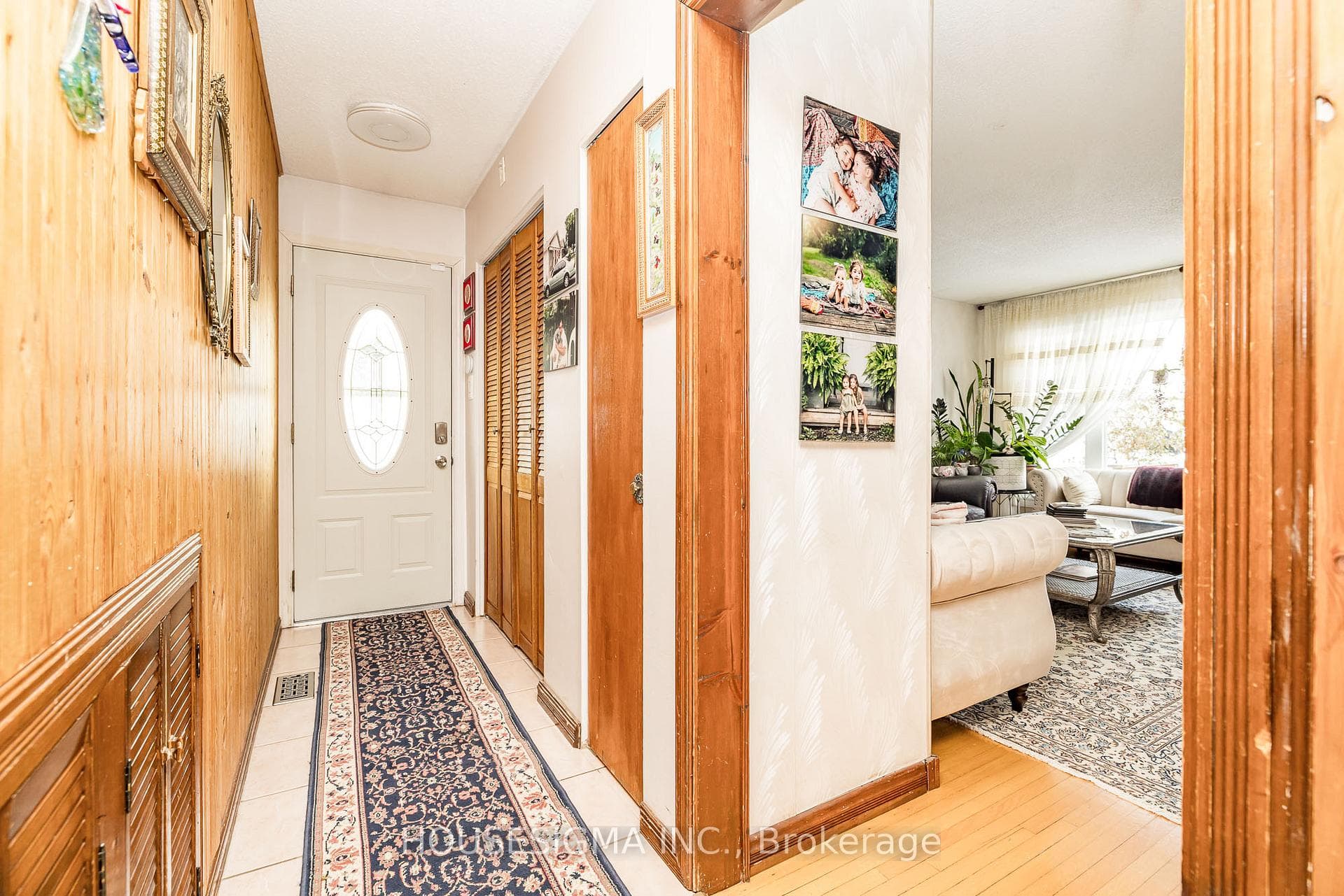 994 Charlton Drive photo 3