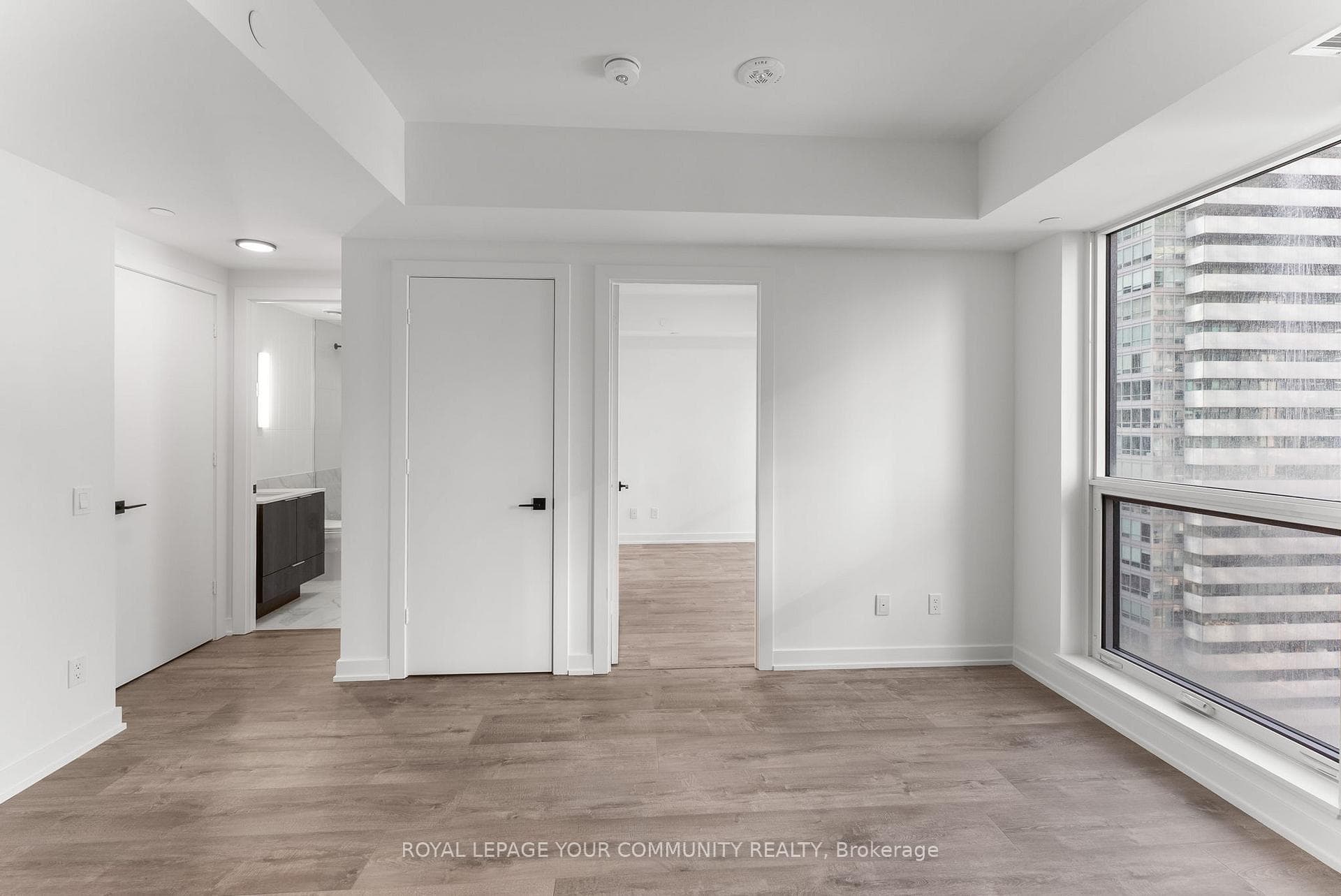327 King Street Unit 2101 photo 17