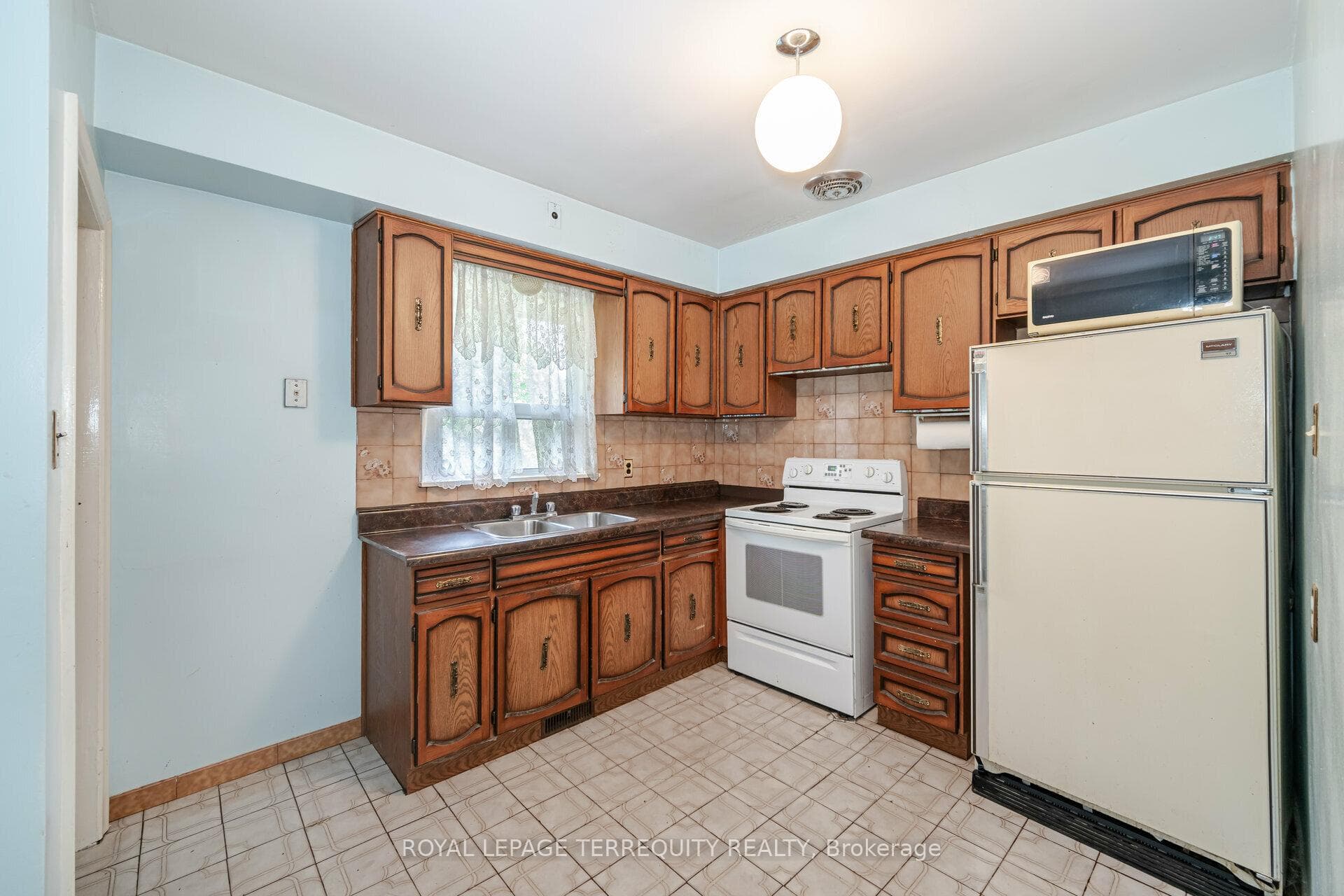 214 Dixon Road photo 11