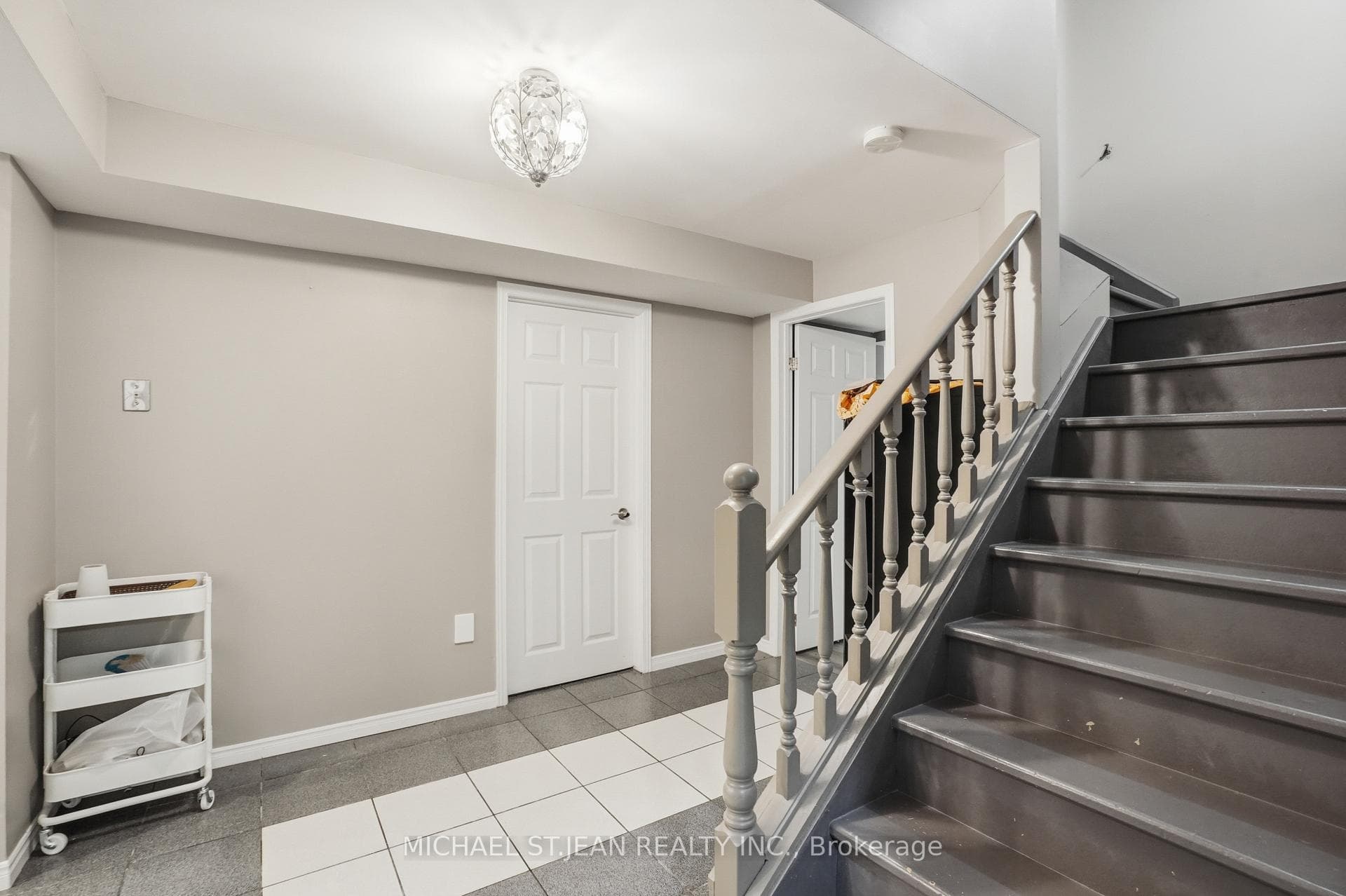 111 Aubrey Avenue photo 37