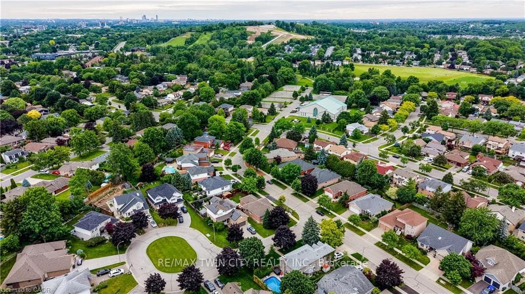 27 CHANDOS Drive photo 45