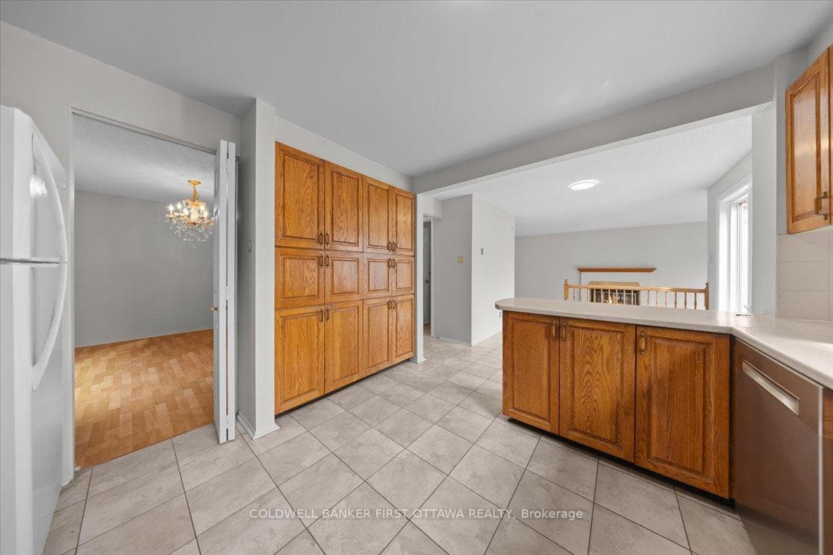 1841 Thistleleaf Crescent photo 11