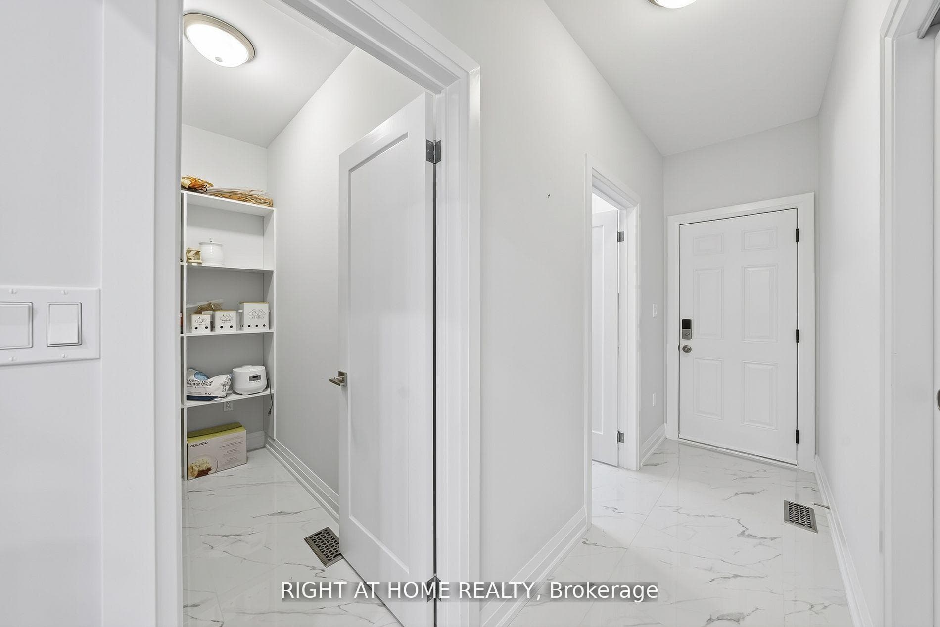 9 Fairlawn Grove photo 25