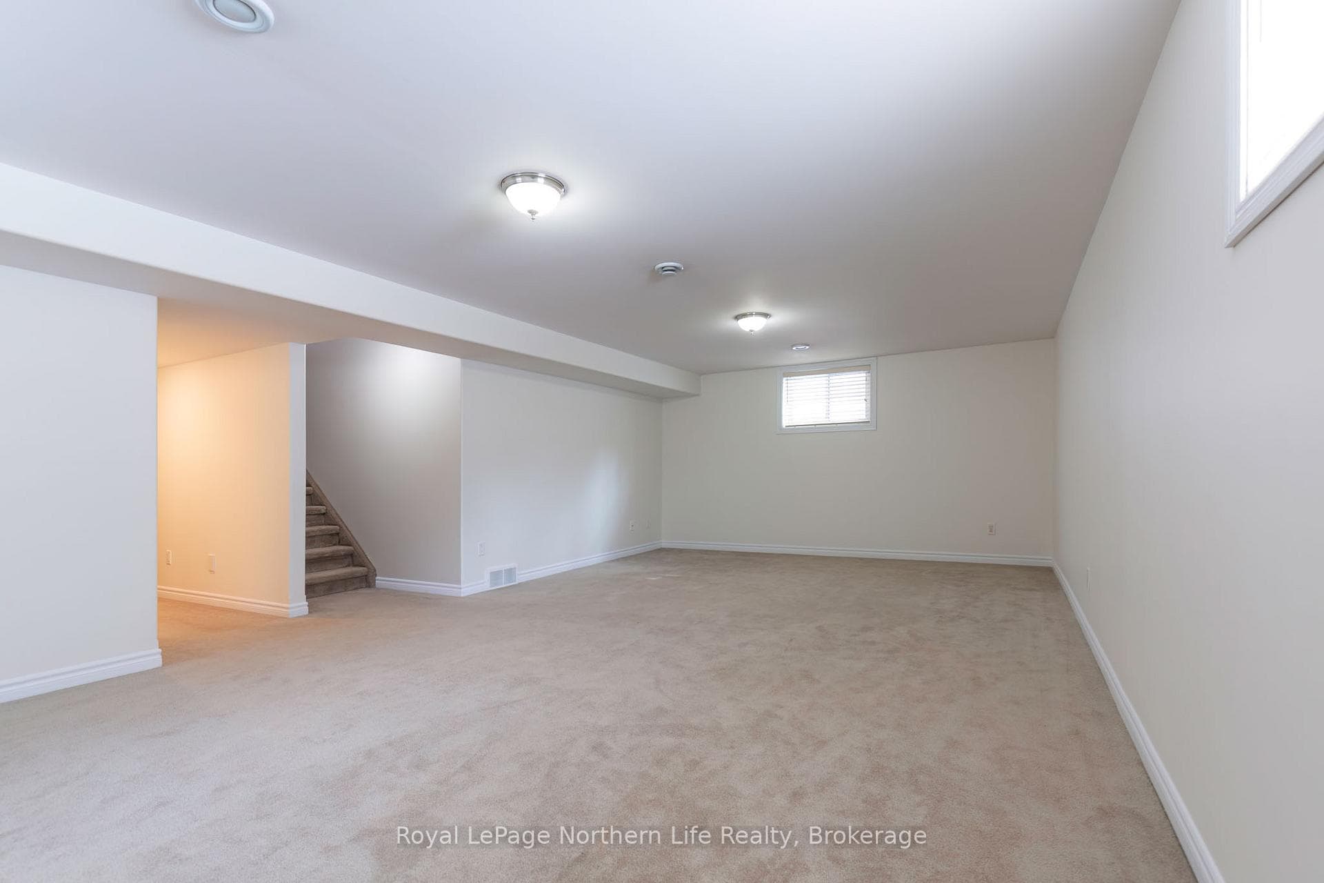 2444 Connaught Avenue photo 24