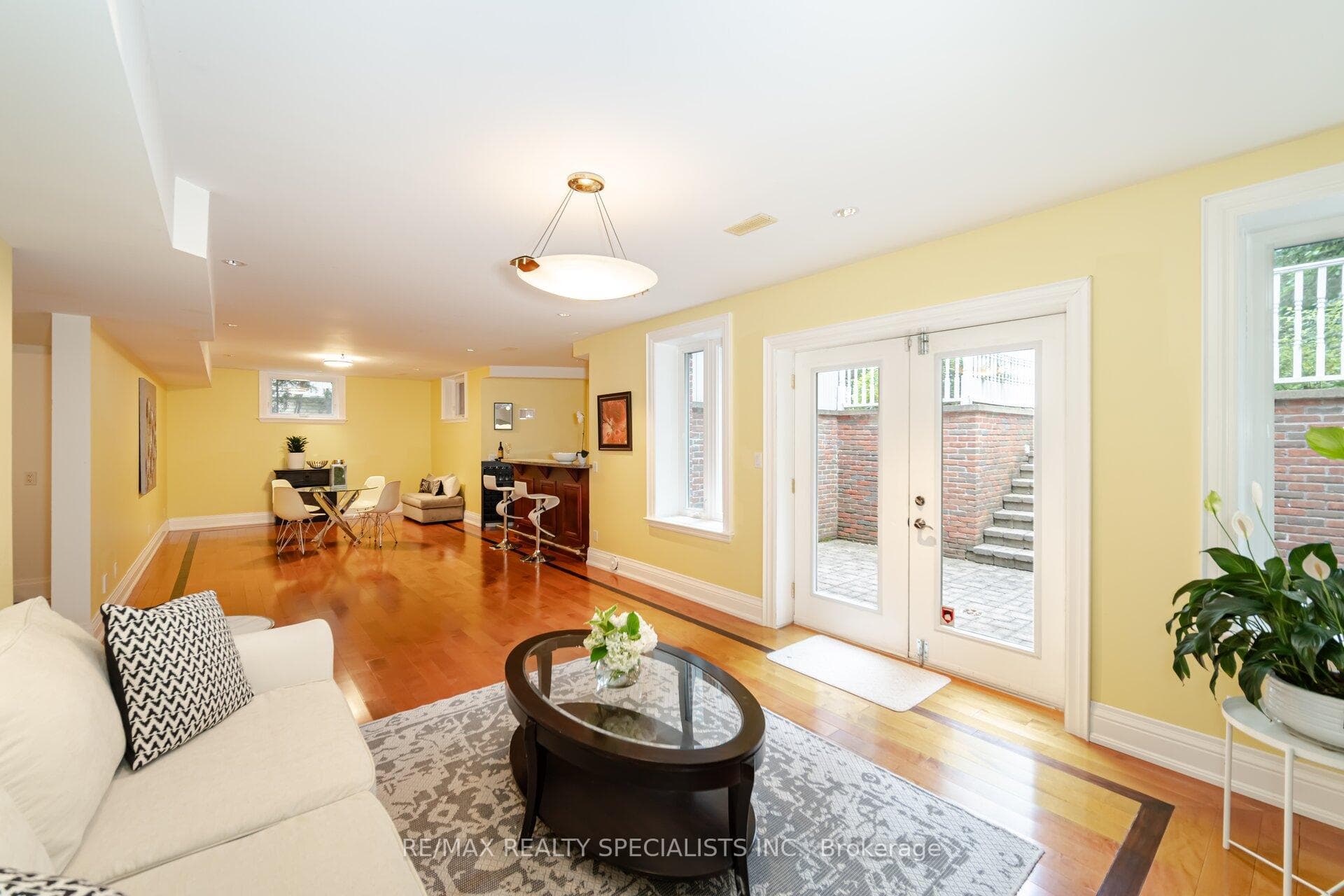 174 Burnhamthorpe Road photo 31