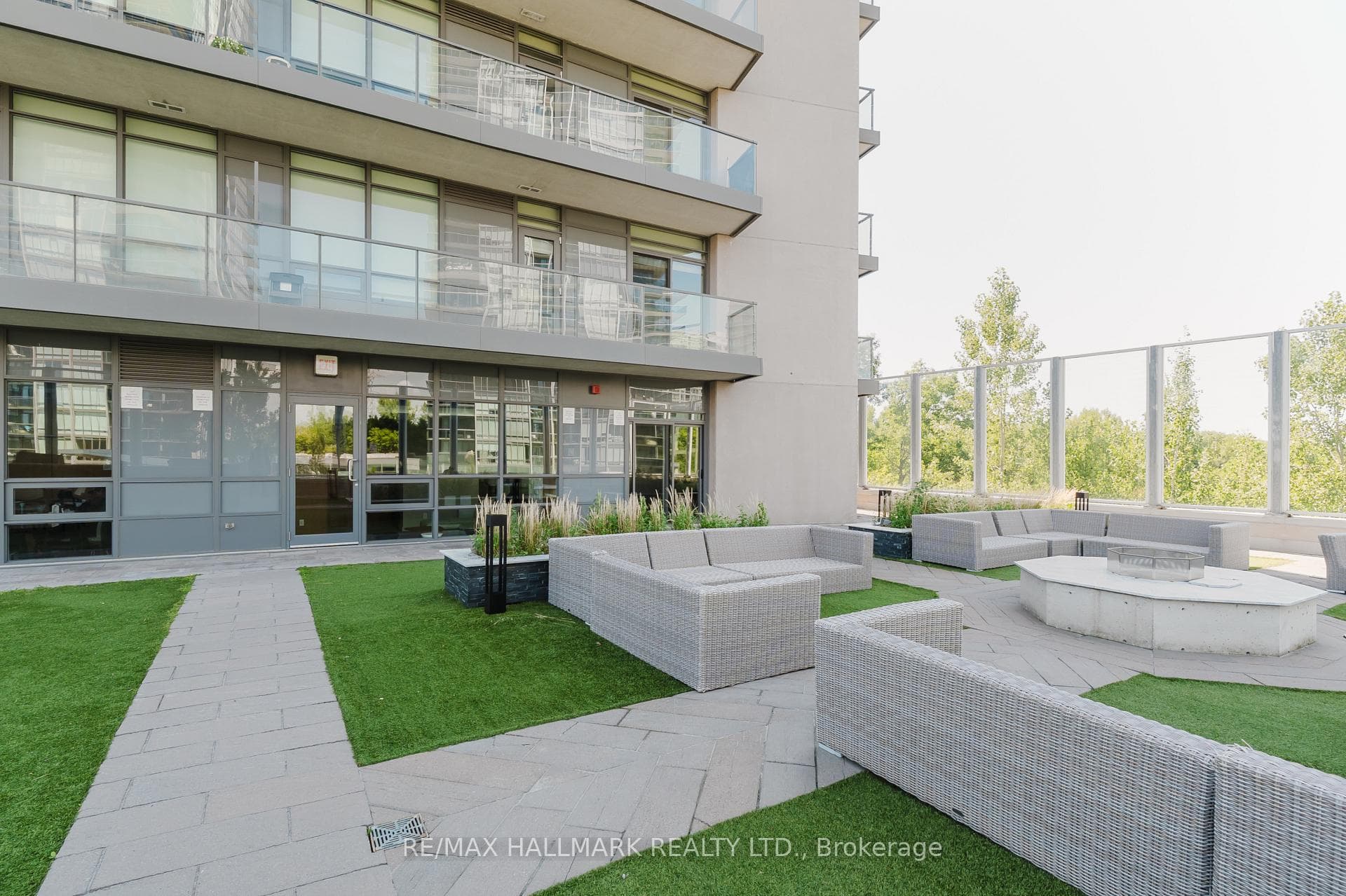 36 PARK LAWN Road Unit 1609 photo 35