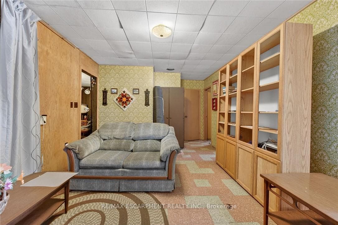3076 Lakeshore Road photo 9