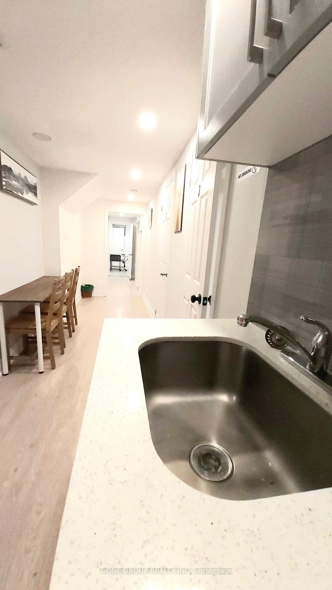 41 Holcolm Road Unit Lower photo 6