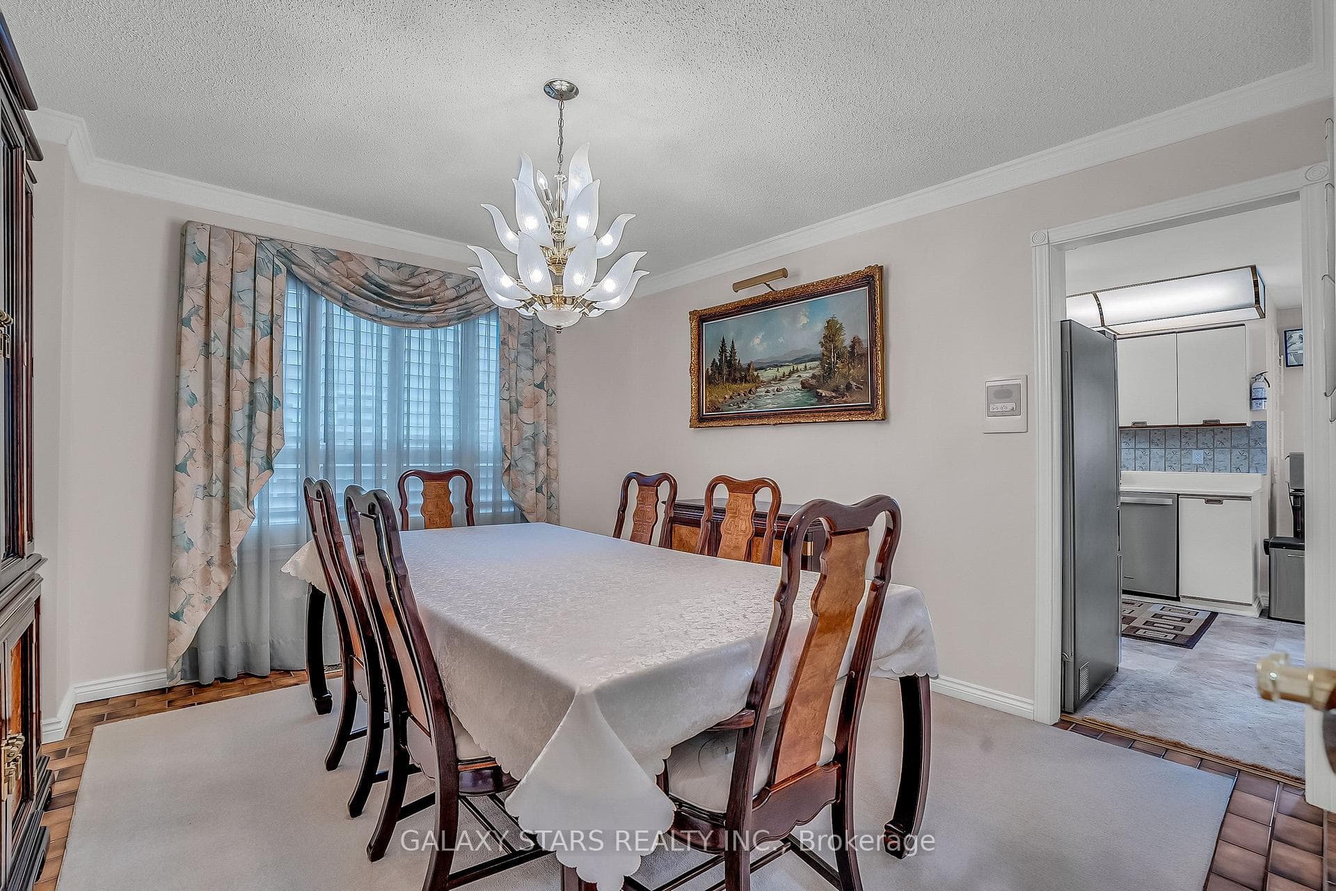 642 Sheppard Avenue photo 10