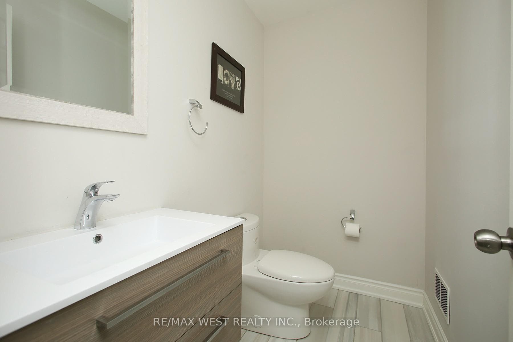 142 Father Ermanno Crescent photo 37