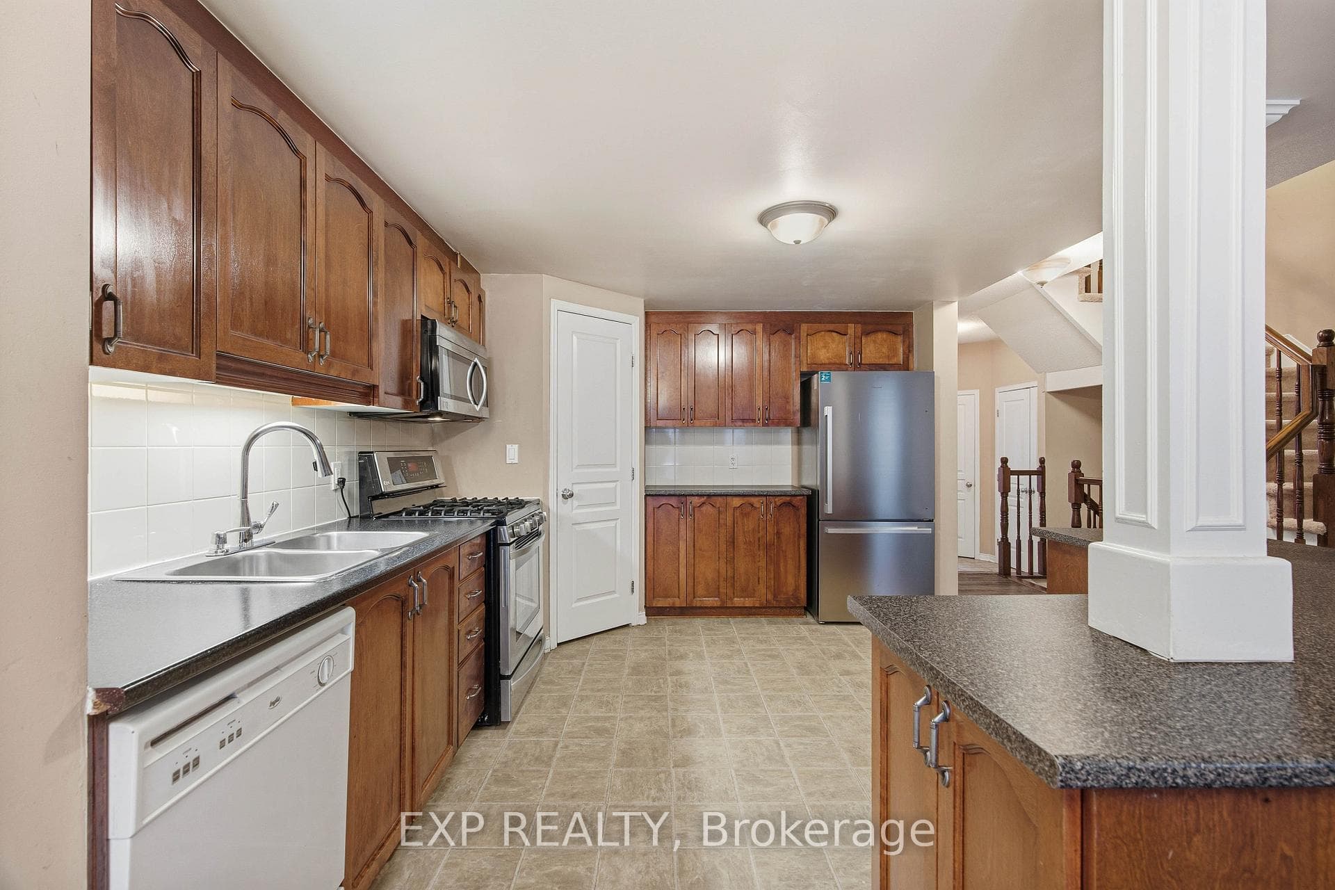 705 Regiment Avenue photo 11