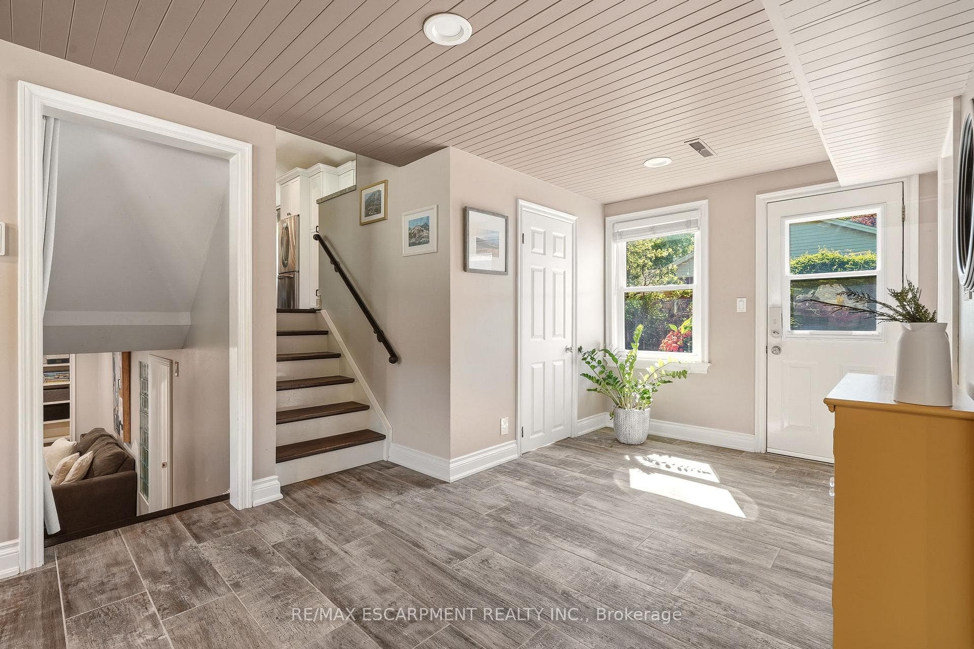 600 Deborah Crescent photo 16