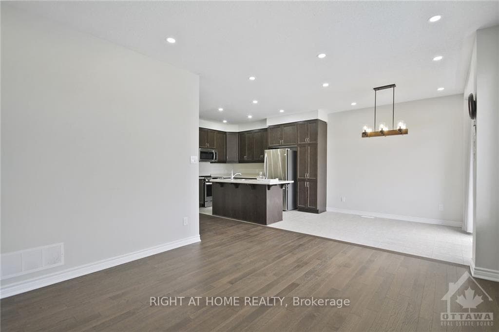 122 UNITY Place photo 8