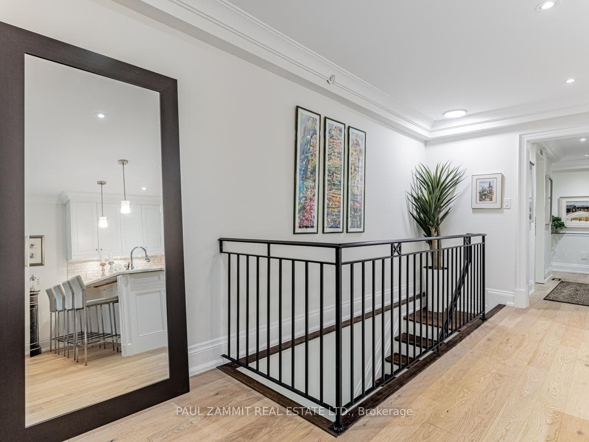 317 Lonsdale Road Unit 1B photo 4