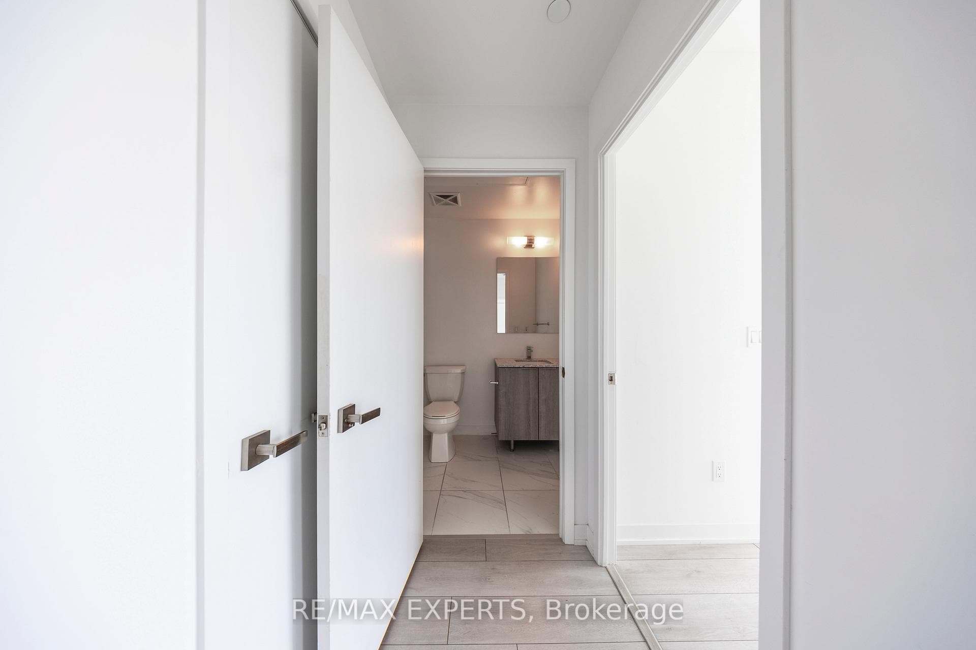31 Tippett Road Unit 1410 photo 8