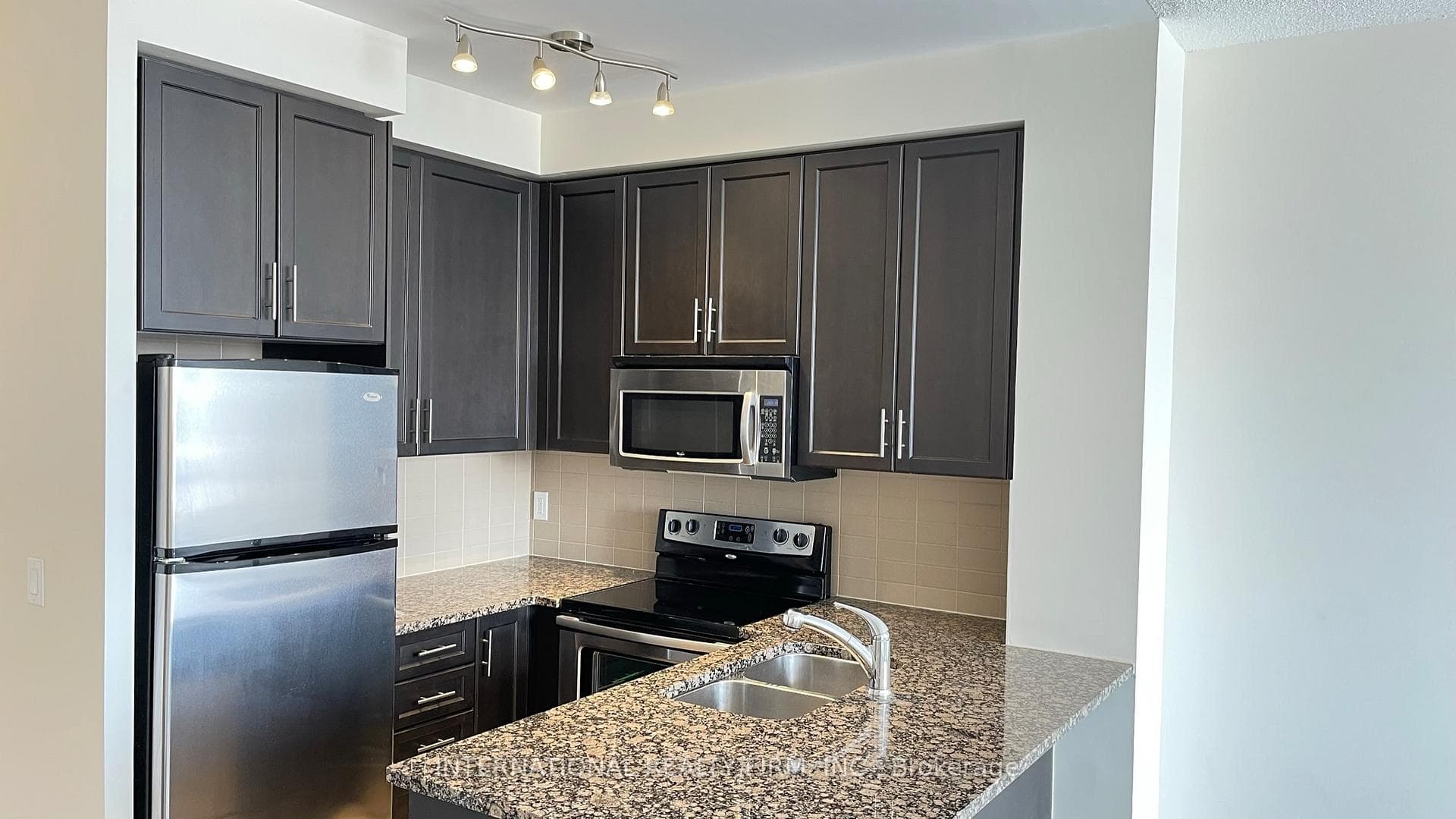 9245 Jane Street Unit 1602 photo 10