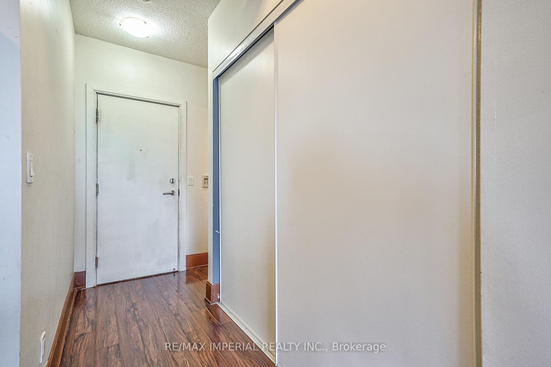 330 Burnhamthorpe Road Unit 2008 photo 4