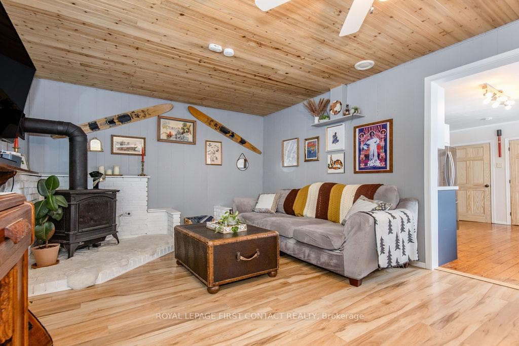 3004 Moynes Road photo 15