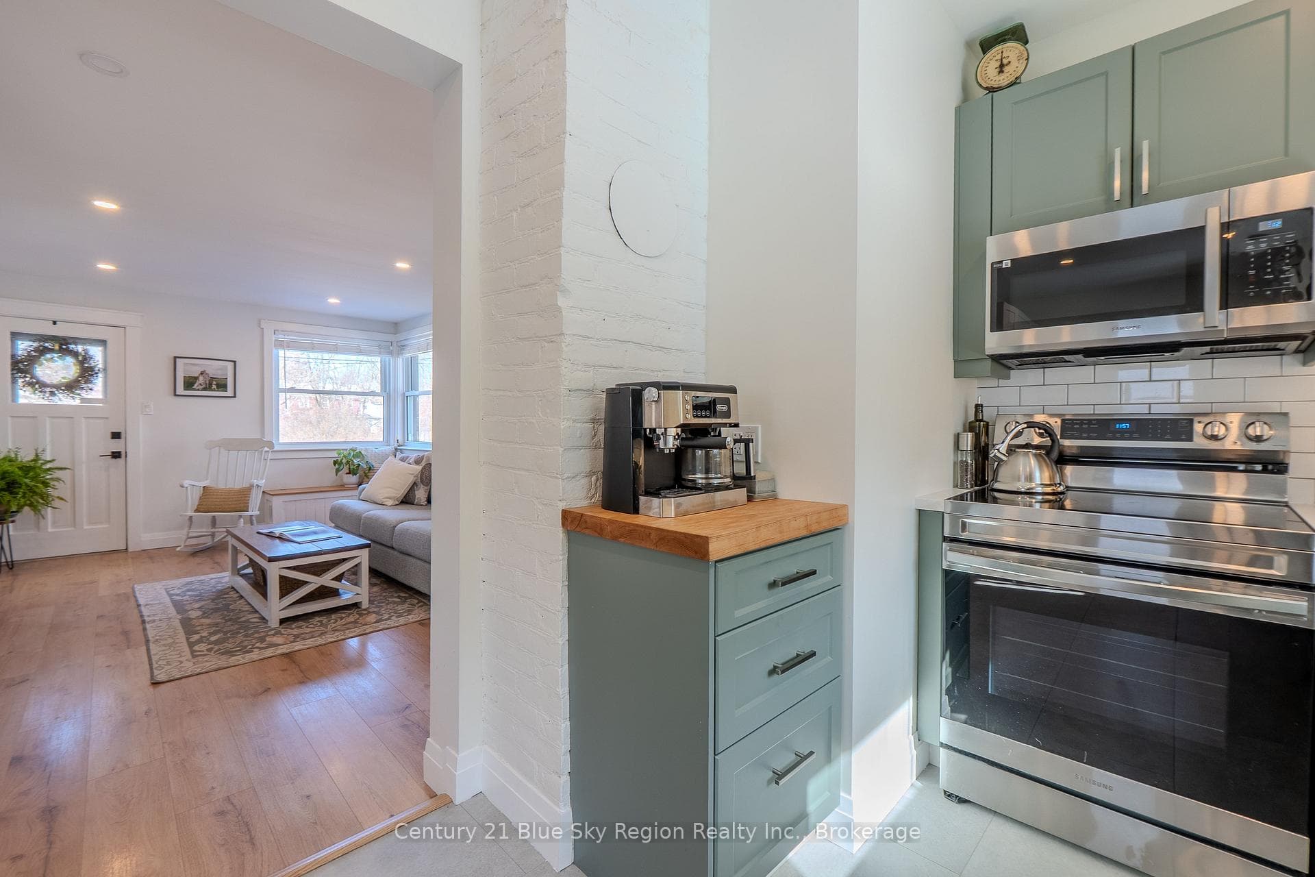 883 Hammond Street photo 6