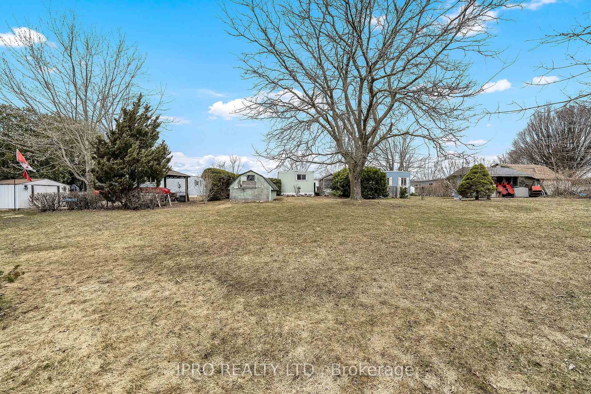 137 Maple Crescent photo 22