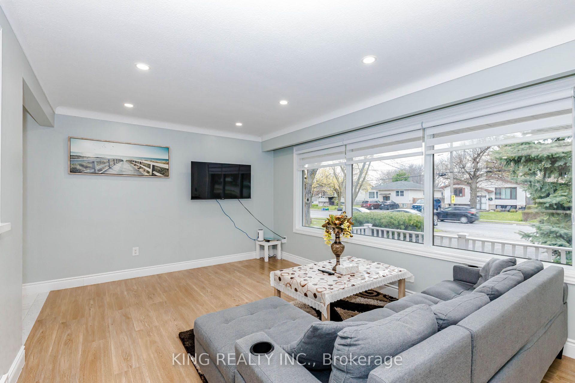 476 BUNTING Road photo 14