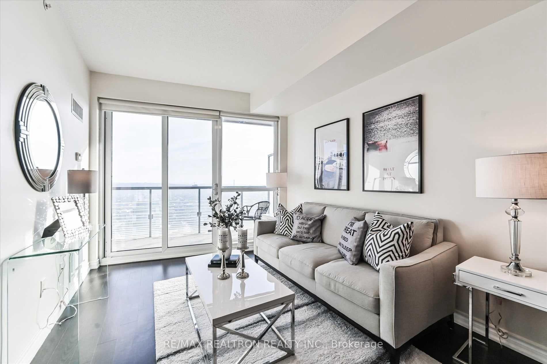 386 Yonge Street Unit 4103 photo 5