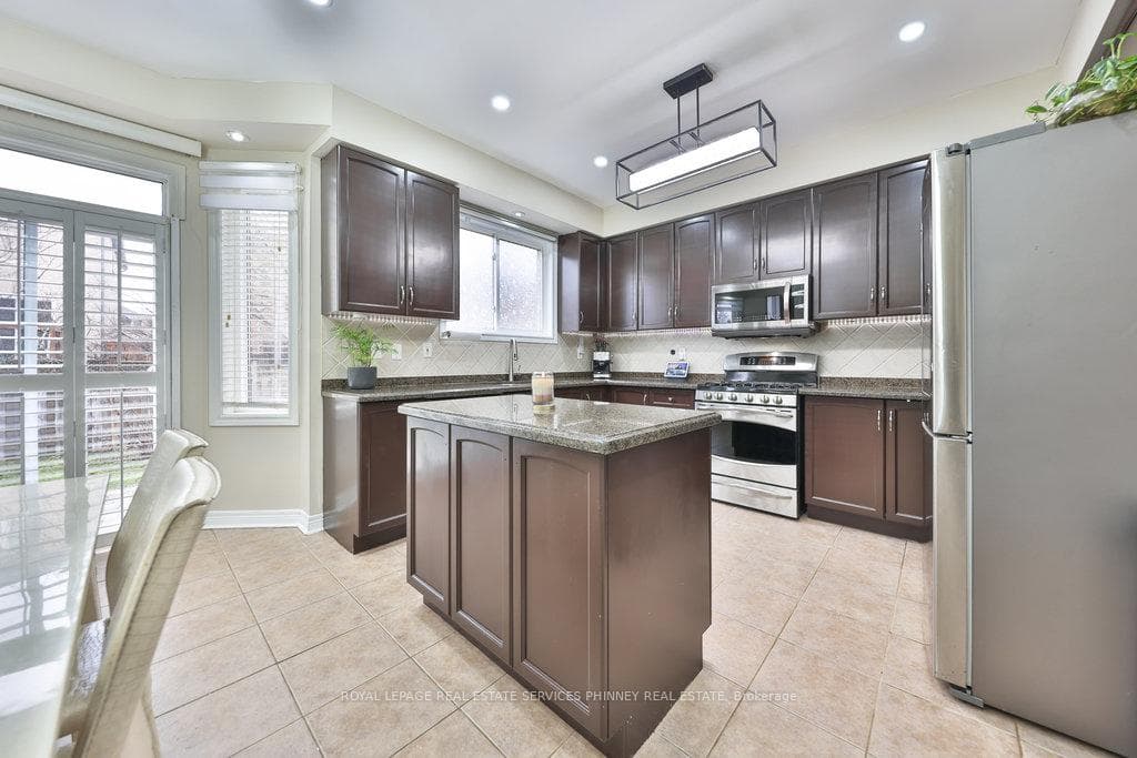 2483 Parkglen Avenue photo 8
