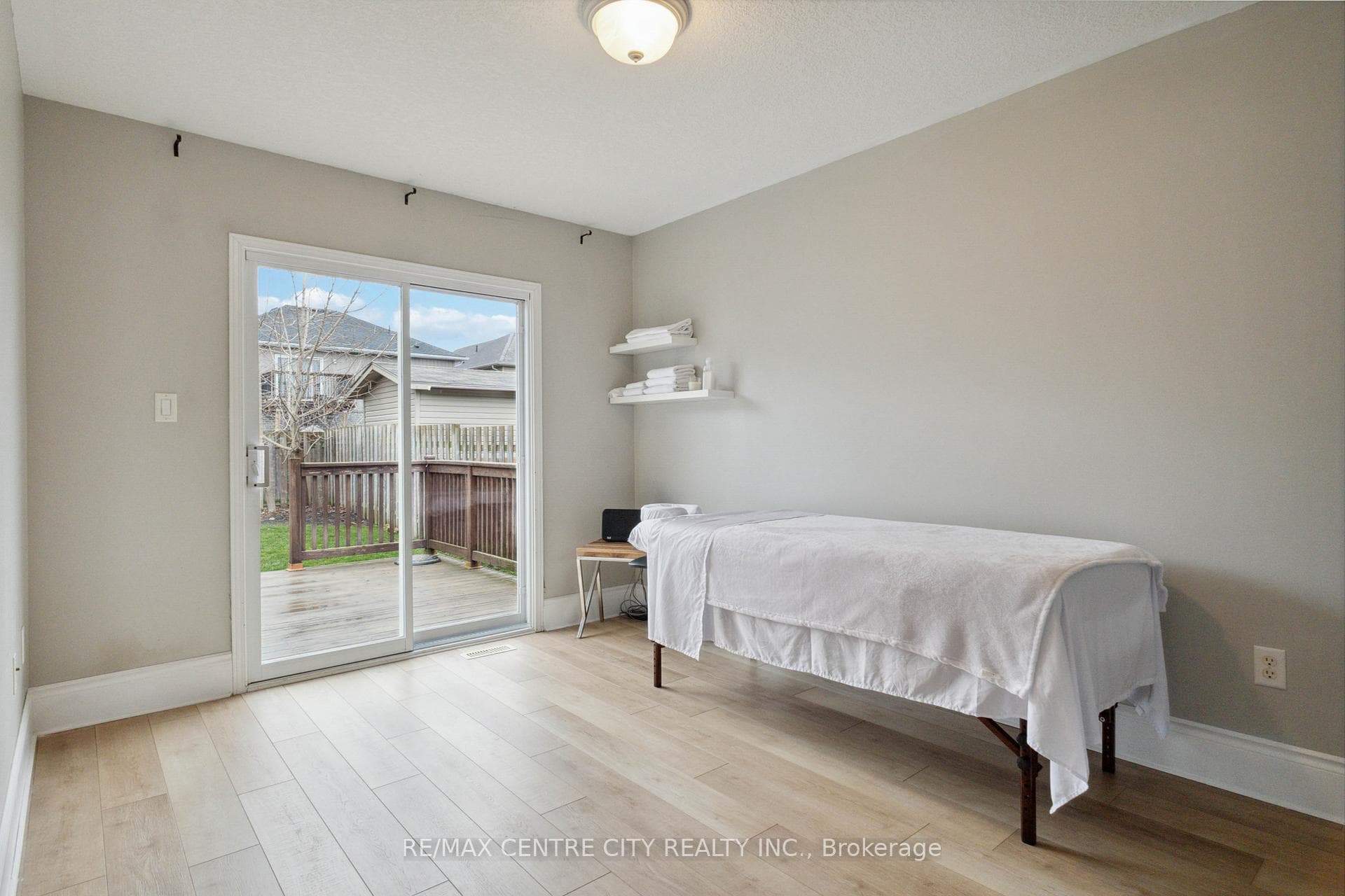 956 Bitterbush Crescent photo 27