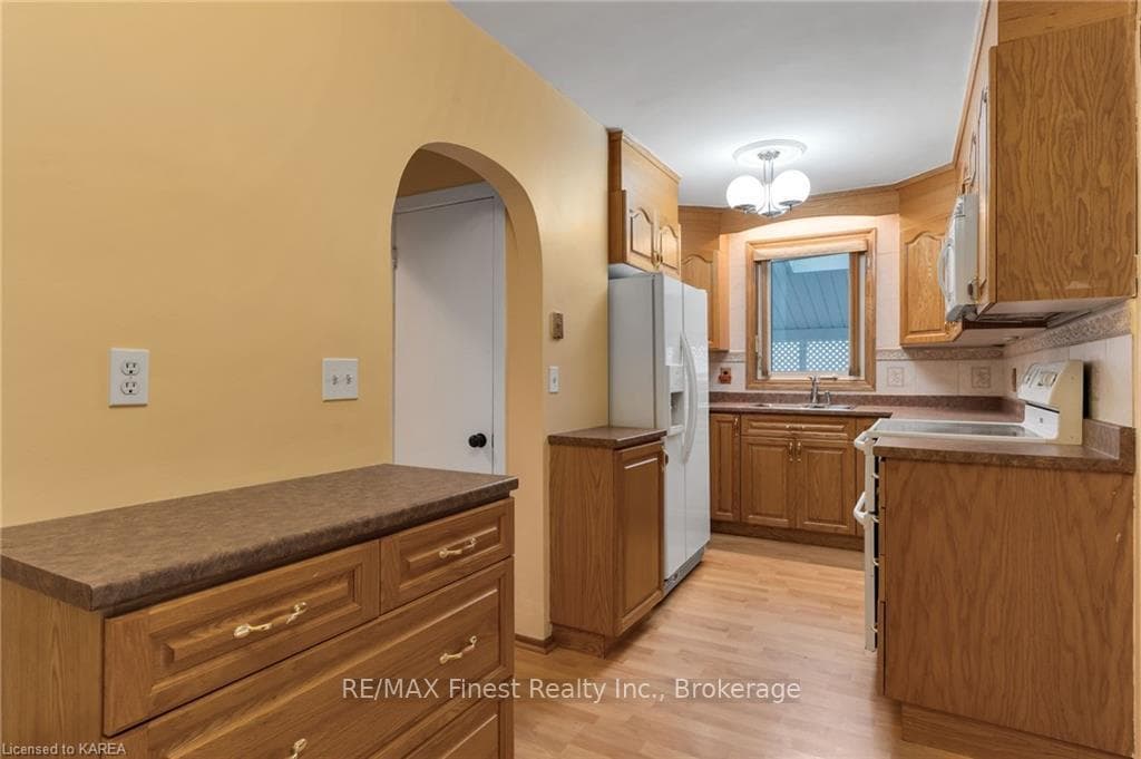744 ALFRED Crescent photo 12