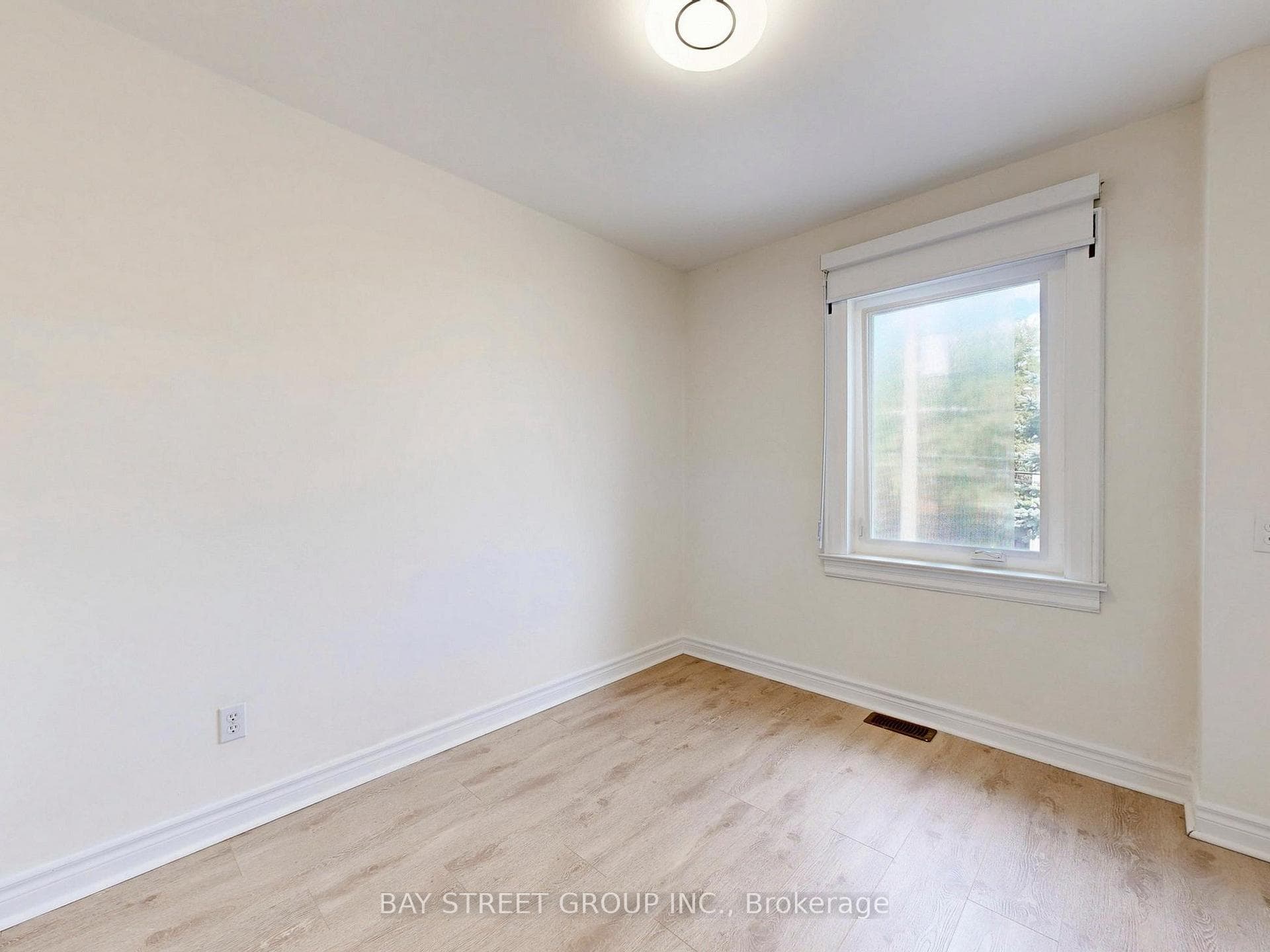 663 Eglinton Avenue photo 25