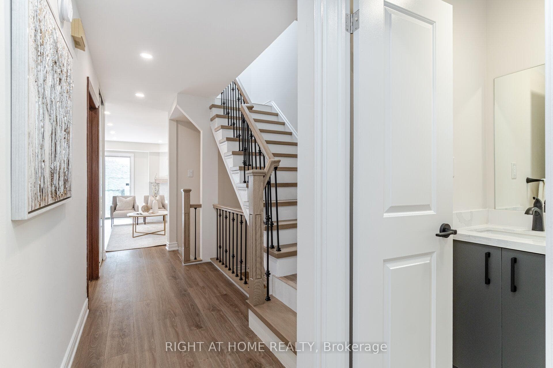 54 Plumbrook Crescent photo 3