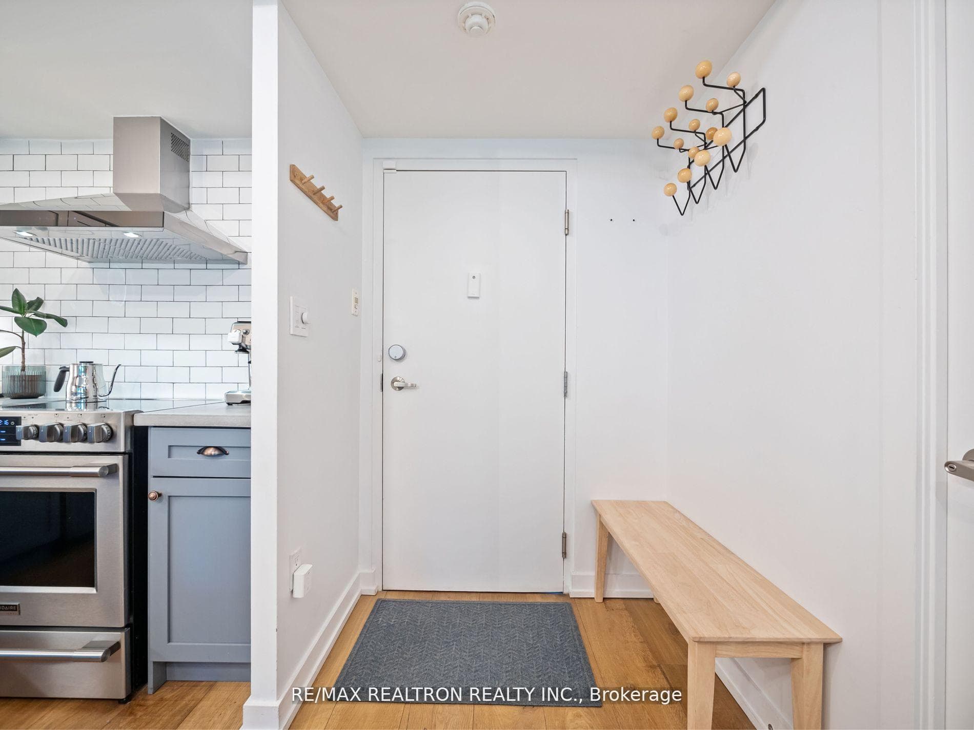 1100 Lansdowne Avenue Unit 303 photo 6