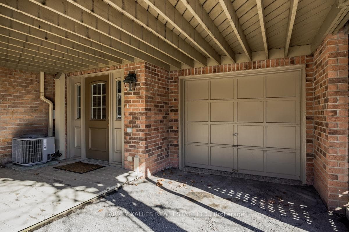 1374 Avenue Road photo 25