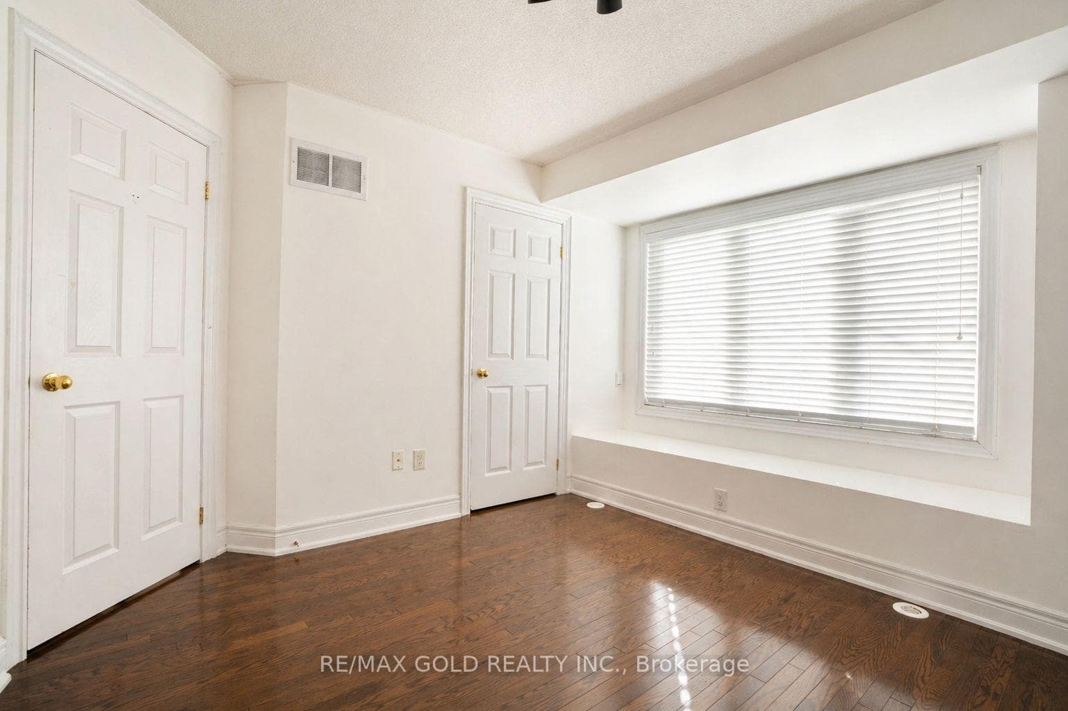 2032 Lakeshore Road photo 28