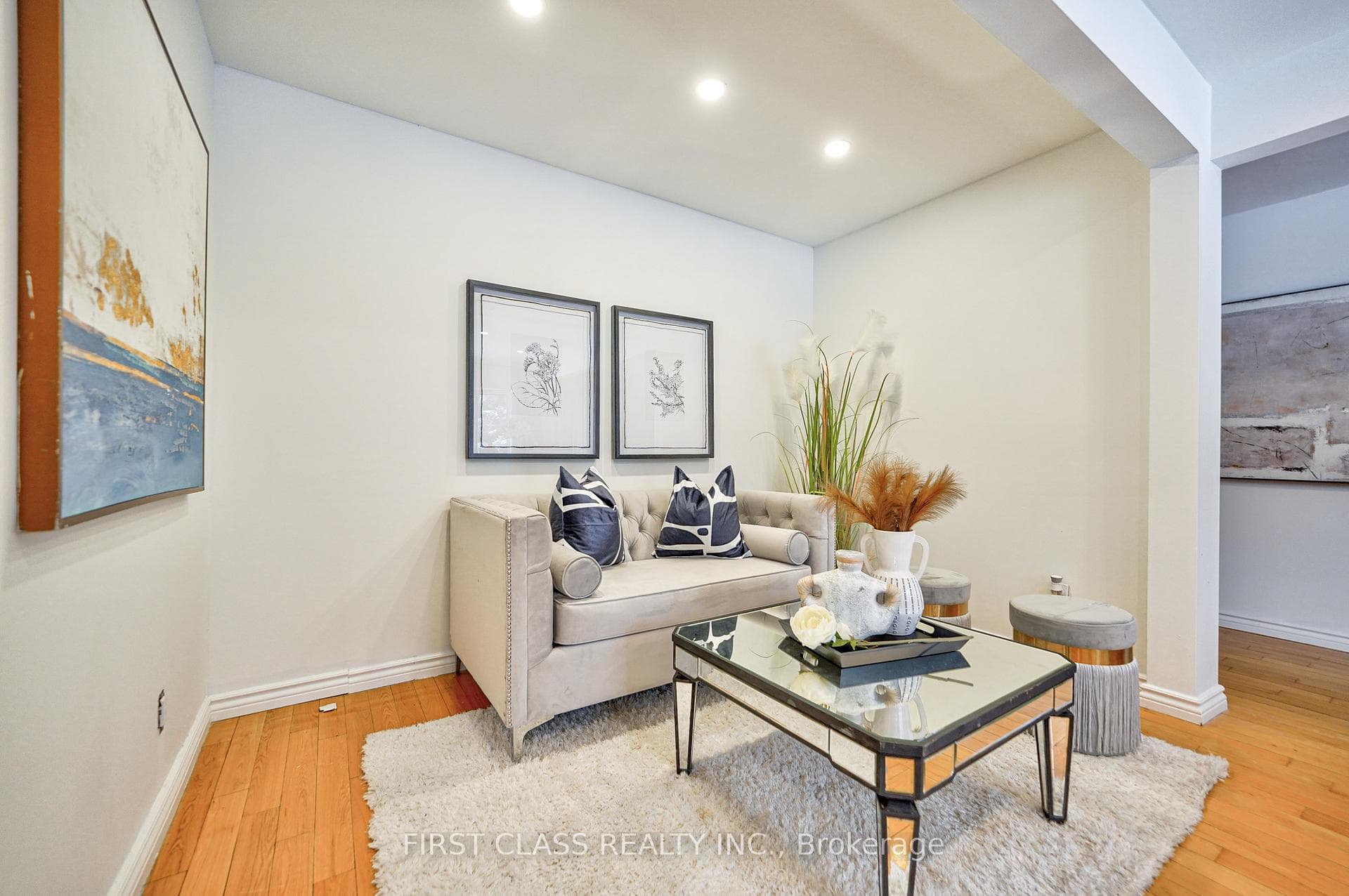 3052 Aurora Road photo 6