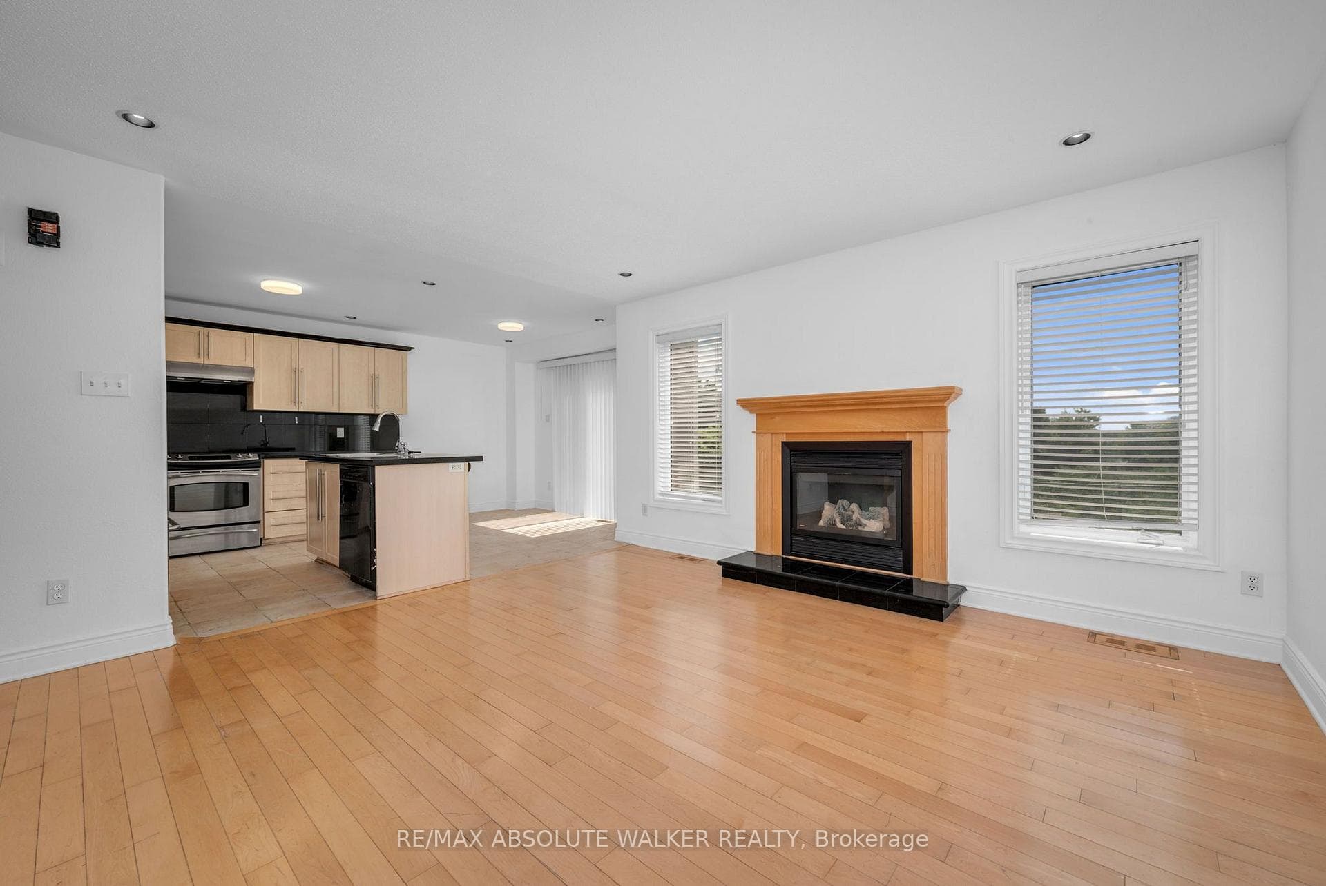2269 Sandman Crescent photo 15