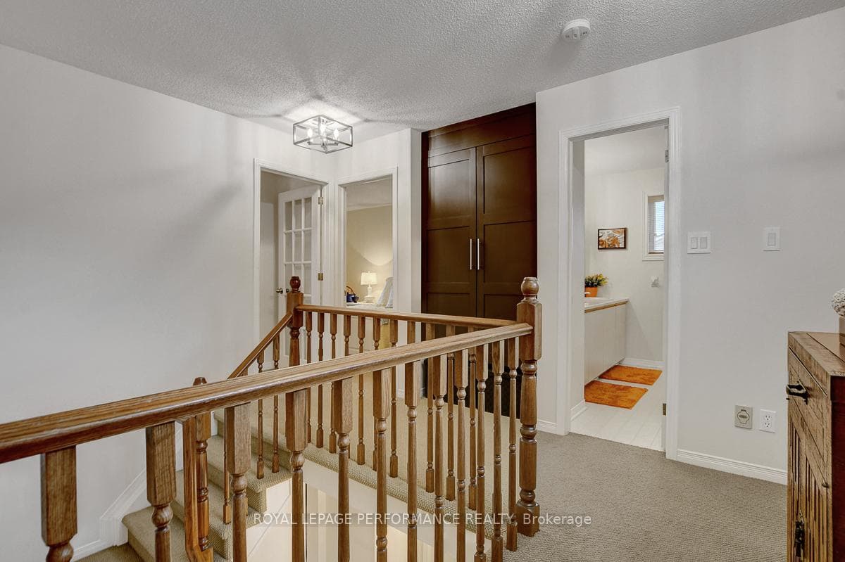 32 Parklands Avenue photo 28