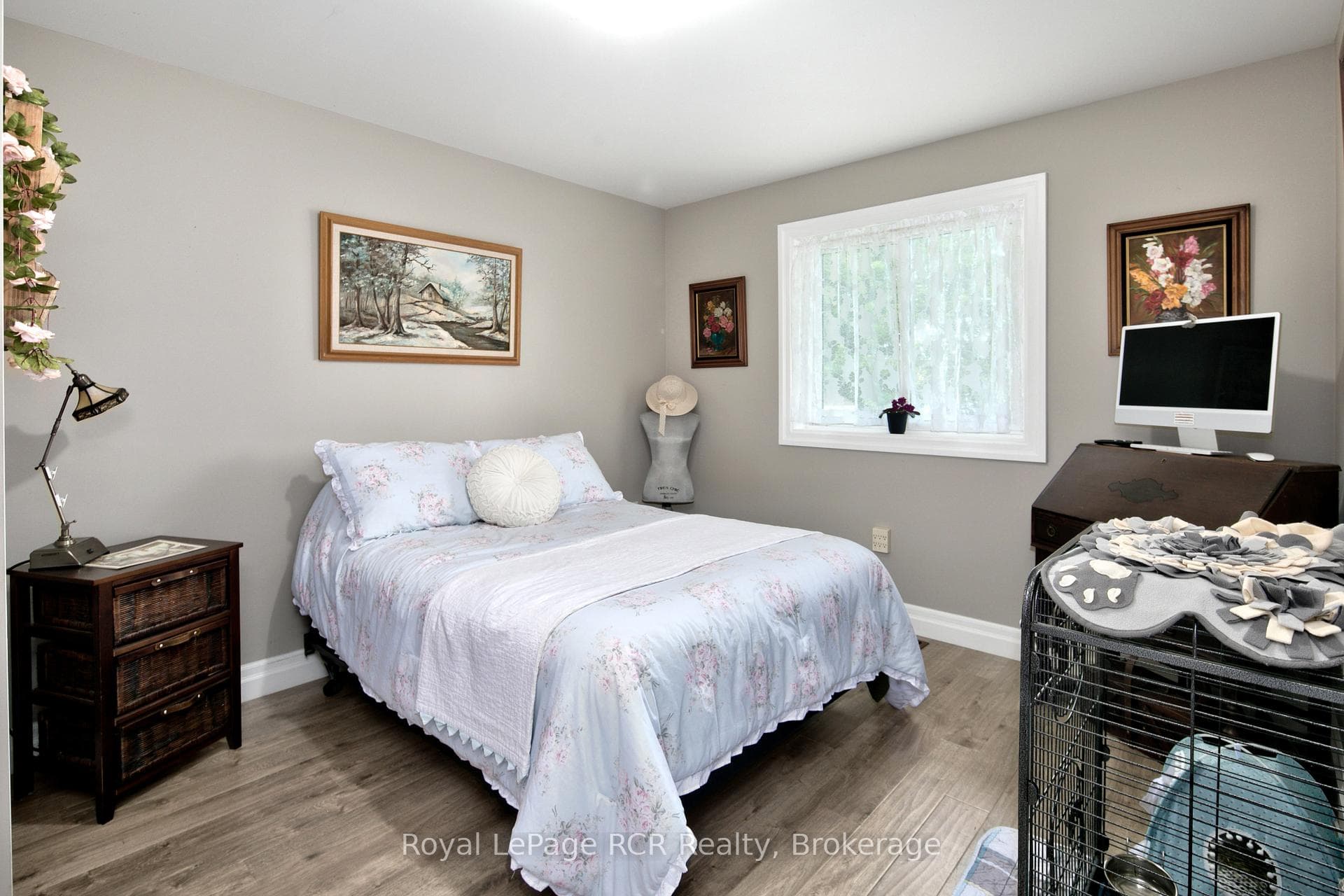 121 Brown's Lane photo 30
