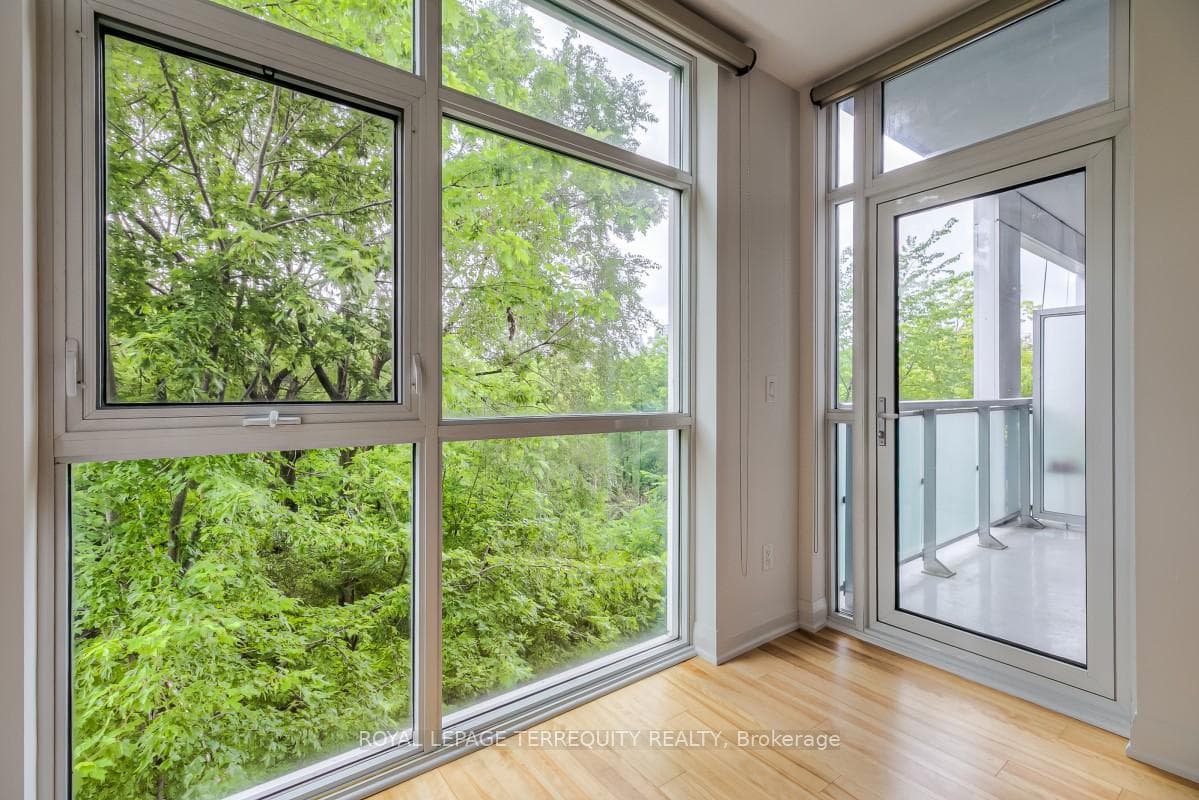 8763 Bayview Avenue Unit 230 photo 32