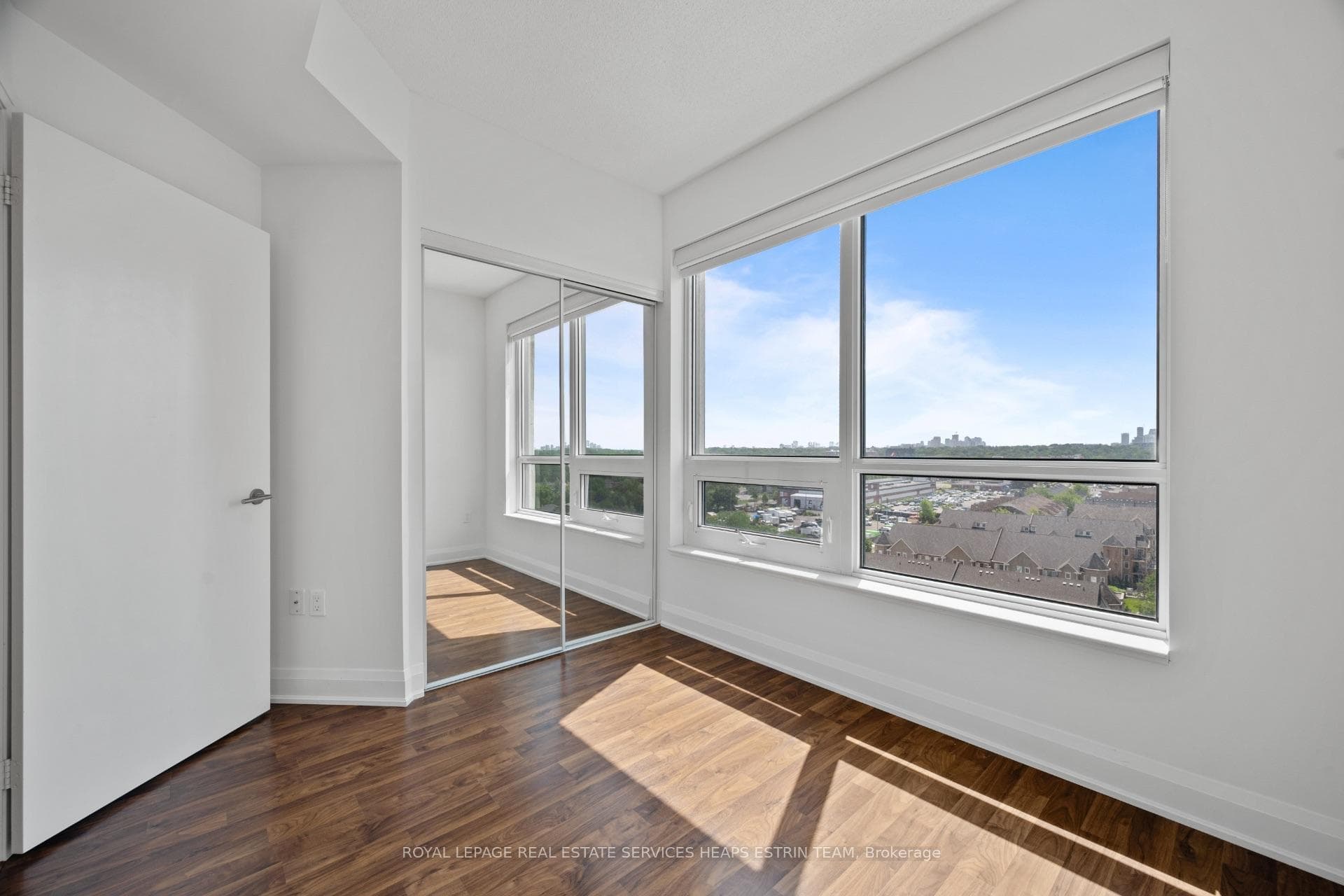 160 Vanderhoof Avenue Unit 913 photo 25
