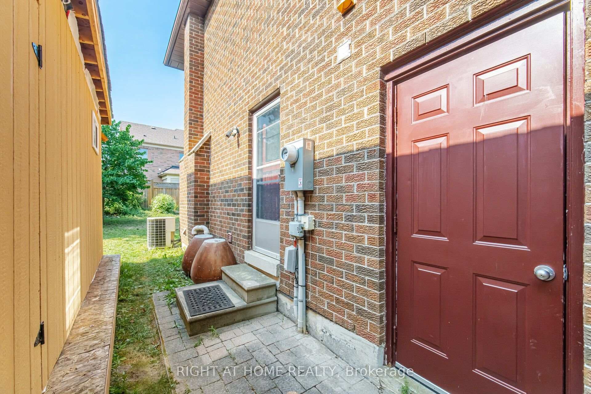 4 Simmons Crescent photo 42