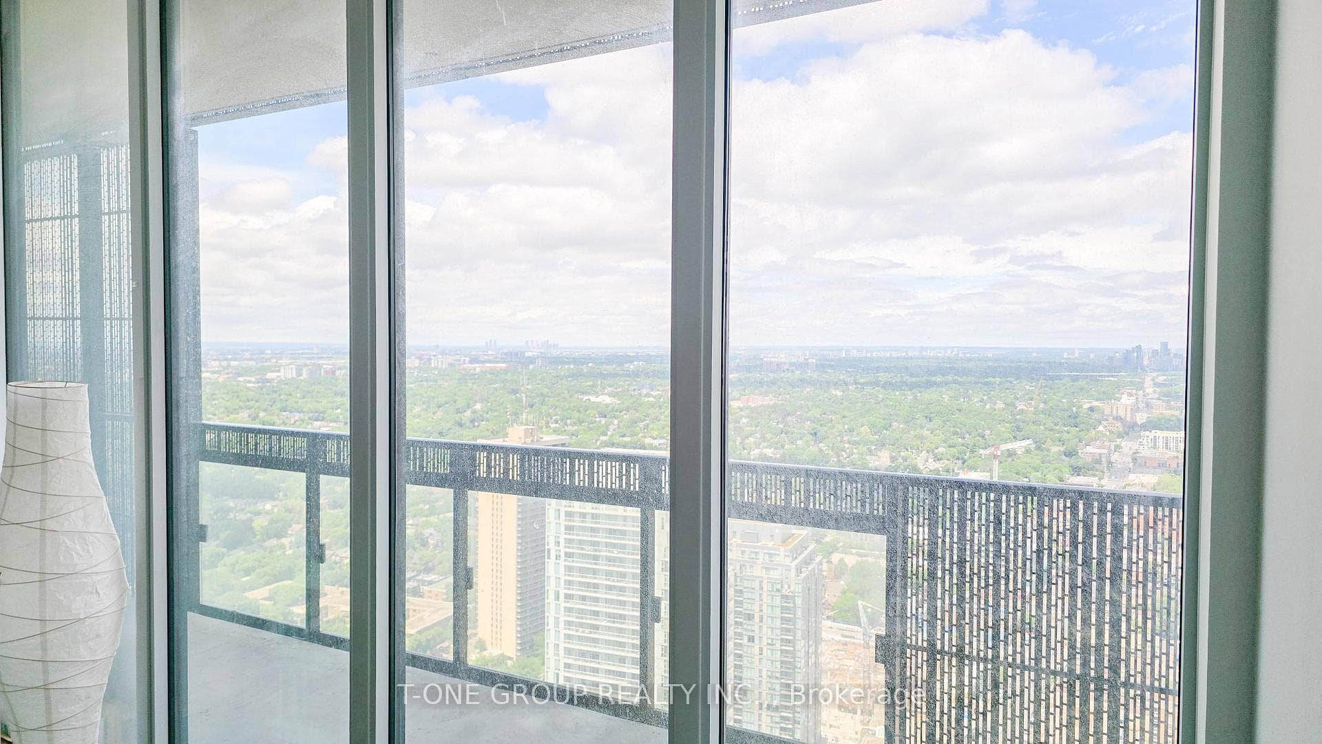 8 Eglinton Avenue Unit 4208 photo 12
