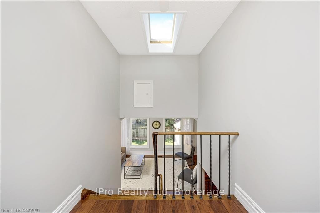 747 ROSEHEATH Drive photo 18